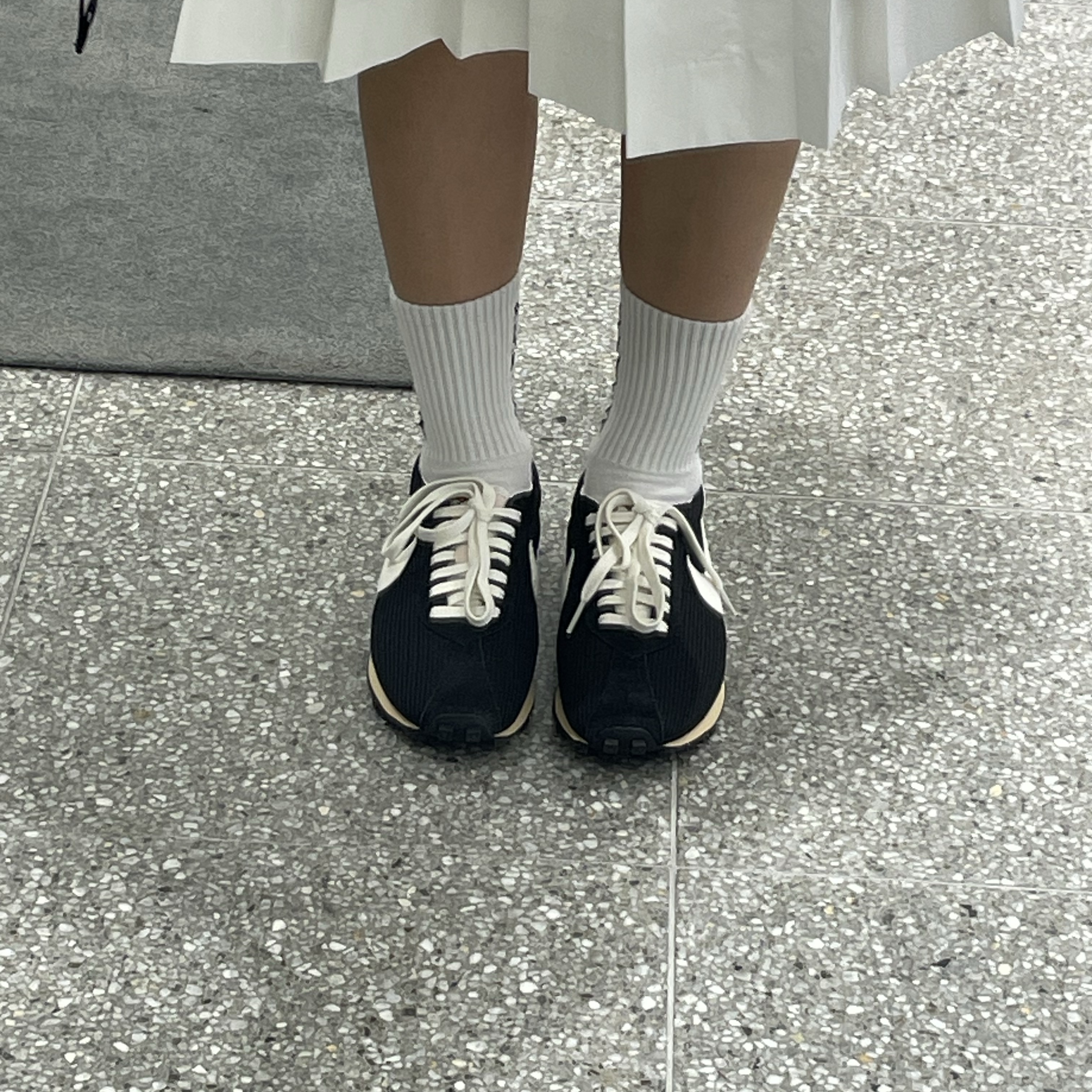 Nike LD-1000 SP Black and Sail 착용 스타일