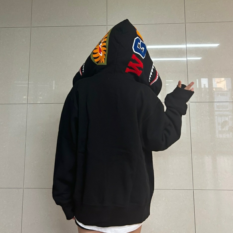 (W) BAPE Shark Full Zip Hoodie Black 착용 스타일 - 2