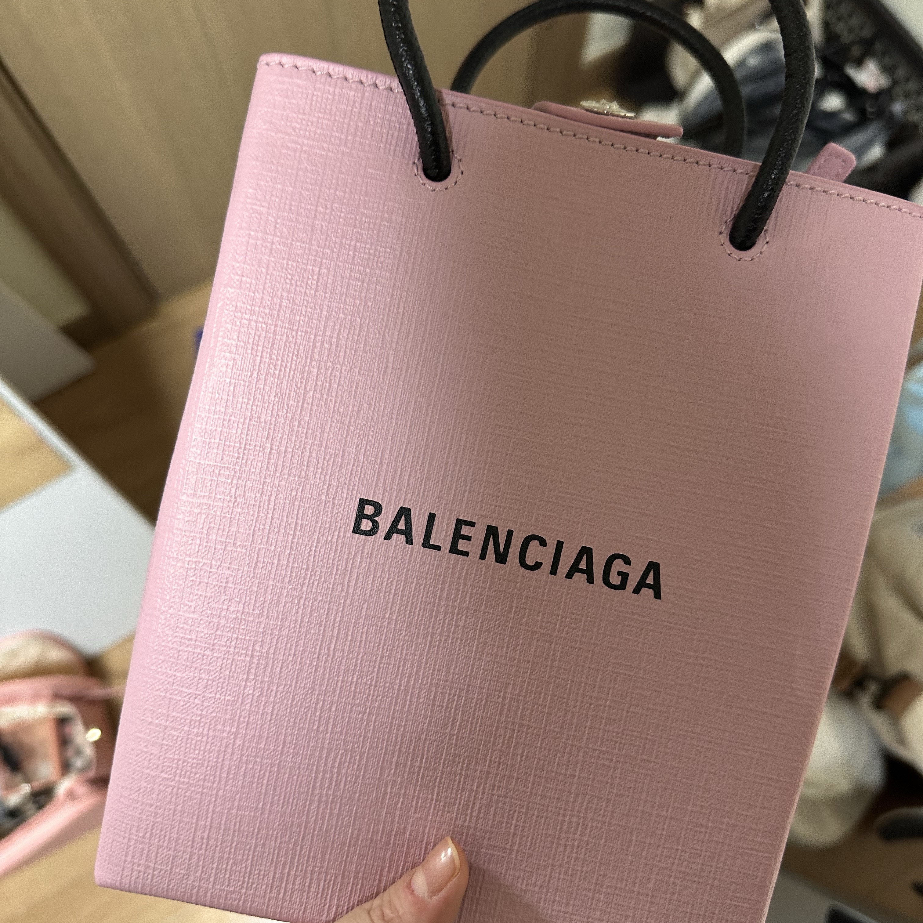 Balenciaga Large Shopping Bag Pink 착용 스타일 - 3
