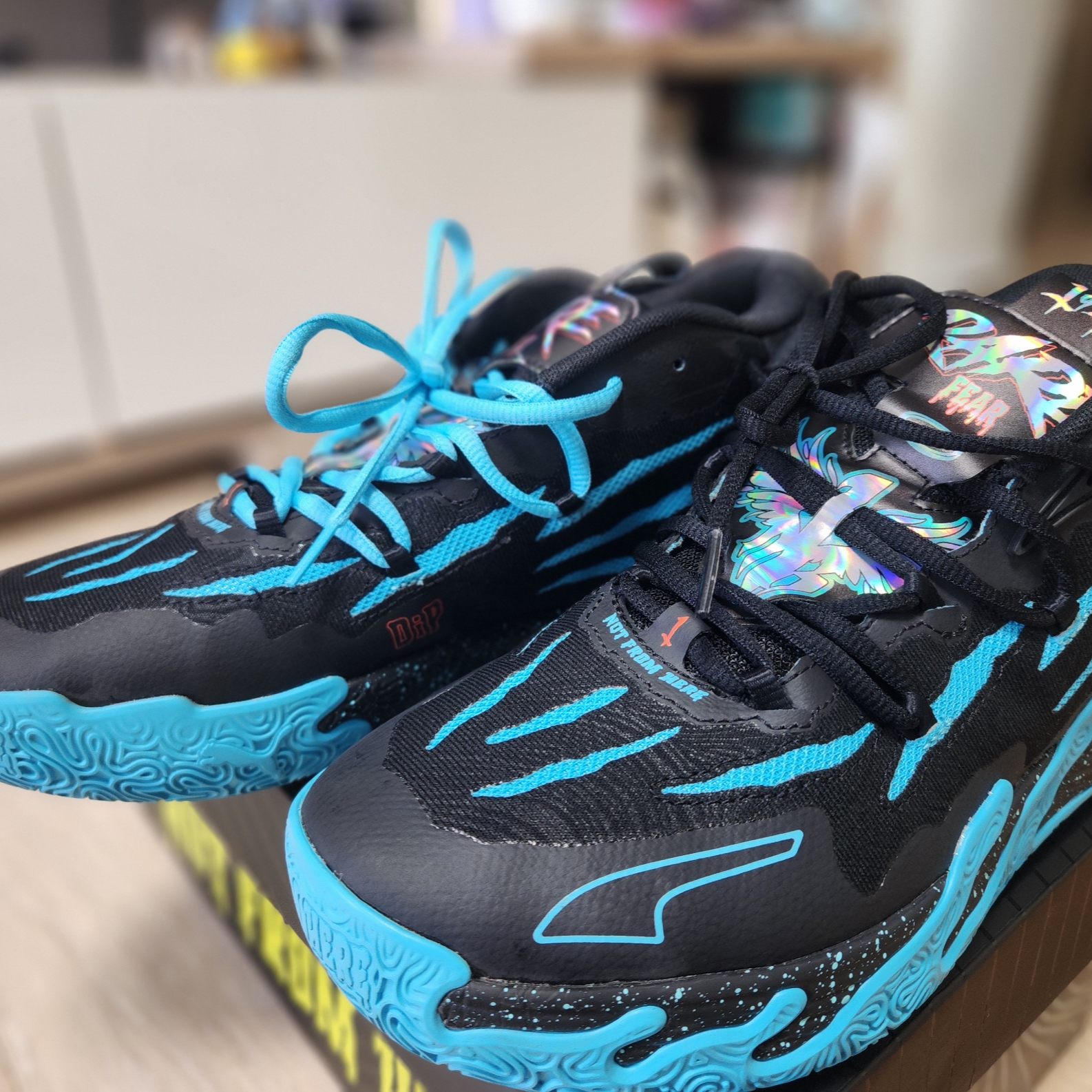Puma MB.03 Lamelo Ball Blue Hive Black Electric Peppermint 착용 스타일