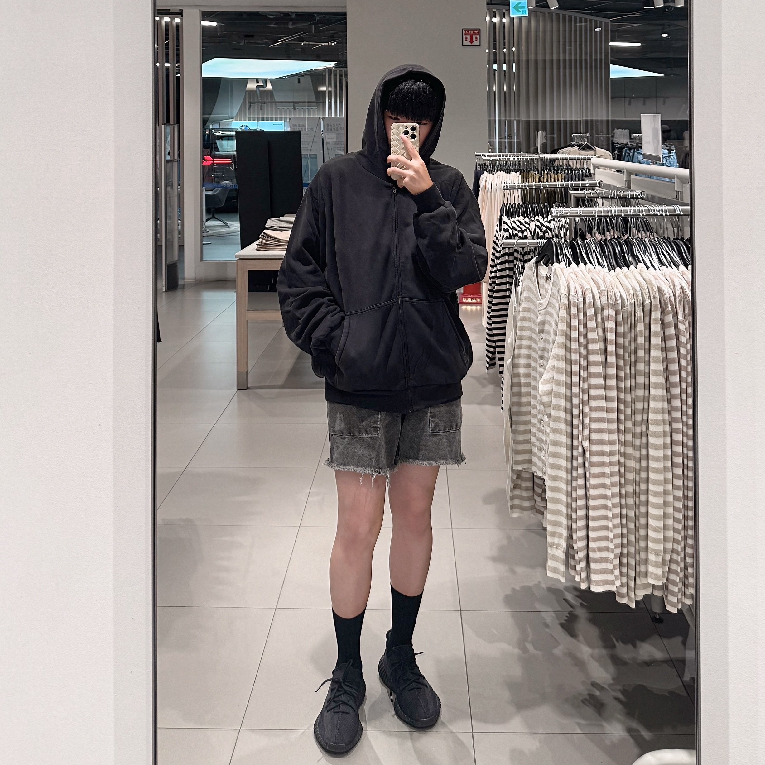 Yeezy YZY Zip-Up Hoodie Black, Adidas Yeezy Boost 350 V2 Onyx 착용 스타일 - 1