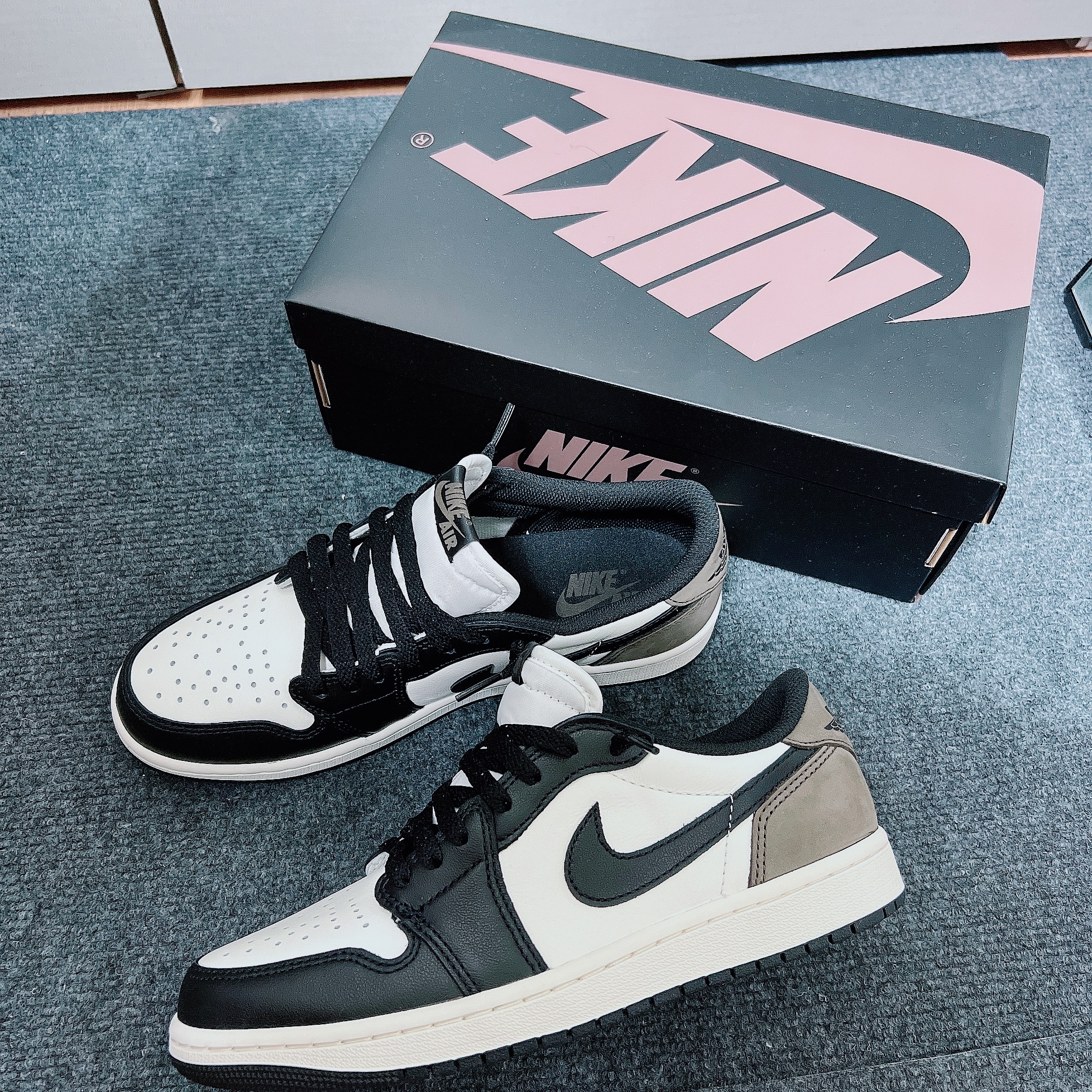 Jordan 1 Retro Low OG Mocha 착용 스타일 - 2