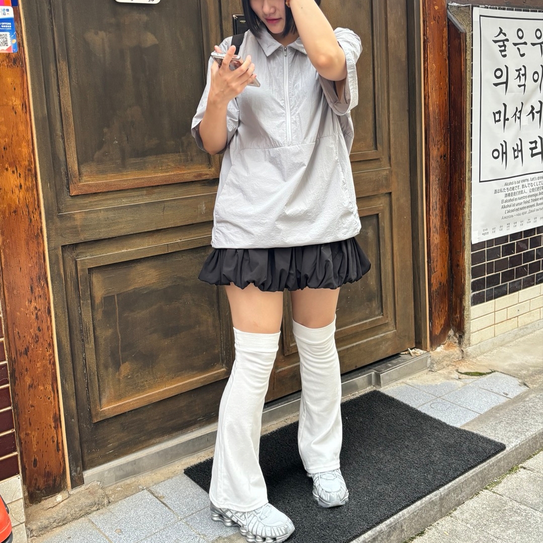 (W) Nike Shox TL Pure Platinum and Metallic Silver, Mischief 2Way Mesh Sling Bag Black 착용 스타일 - 1