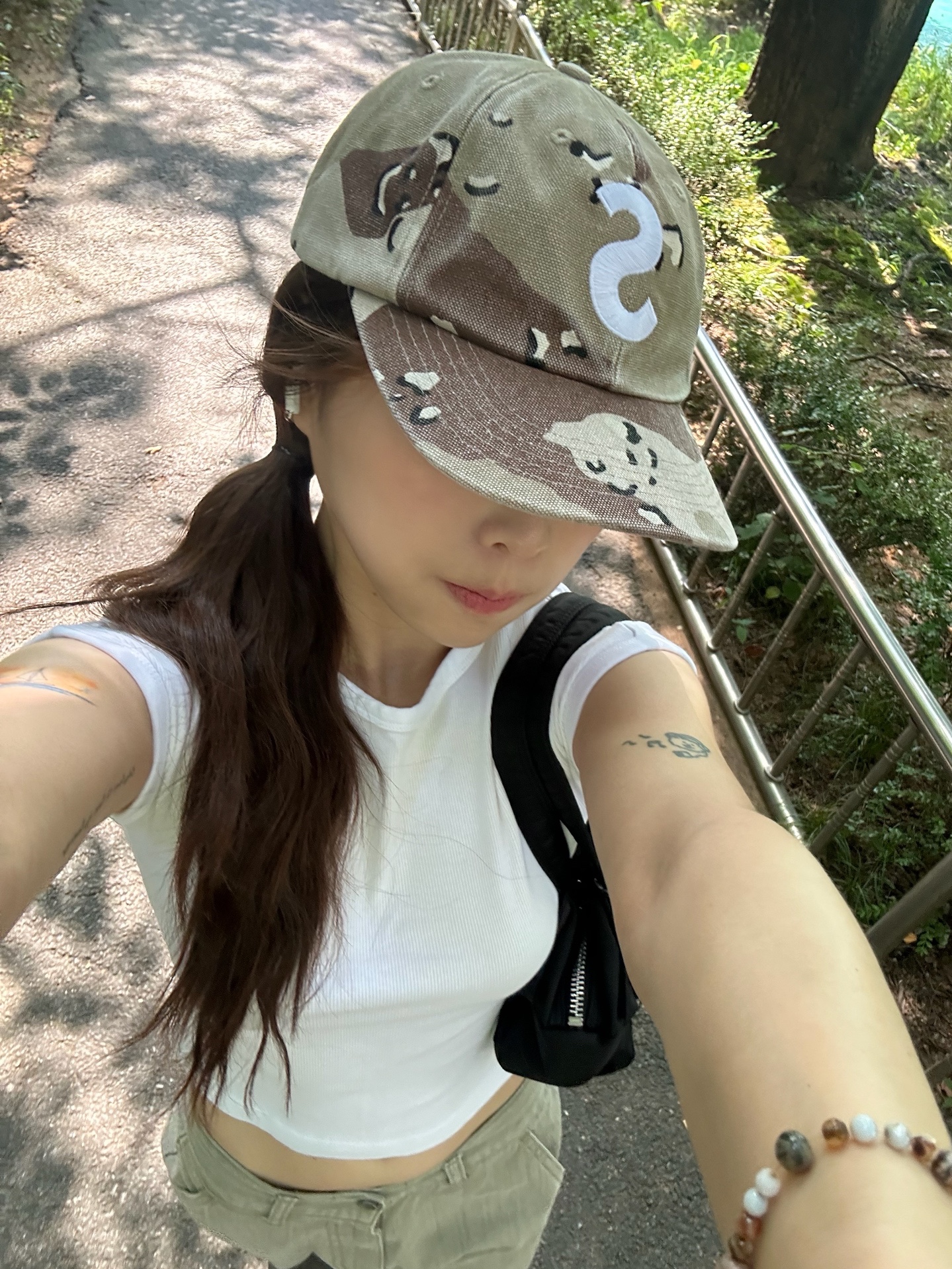 Supreme Pigment S Logo 6-Panel Chocolate Chip Camo - 24FW 착용 스타일