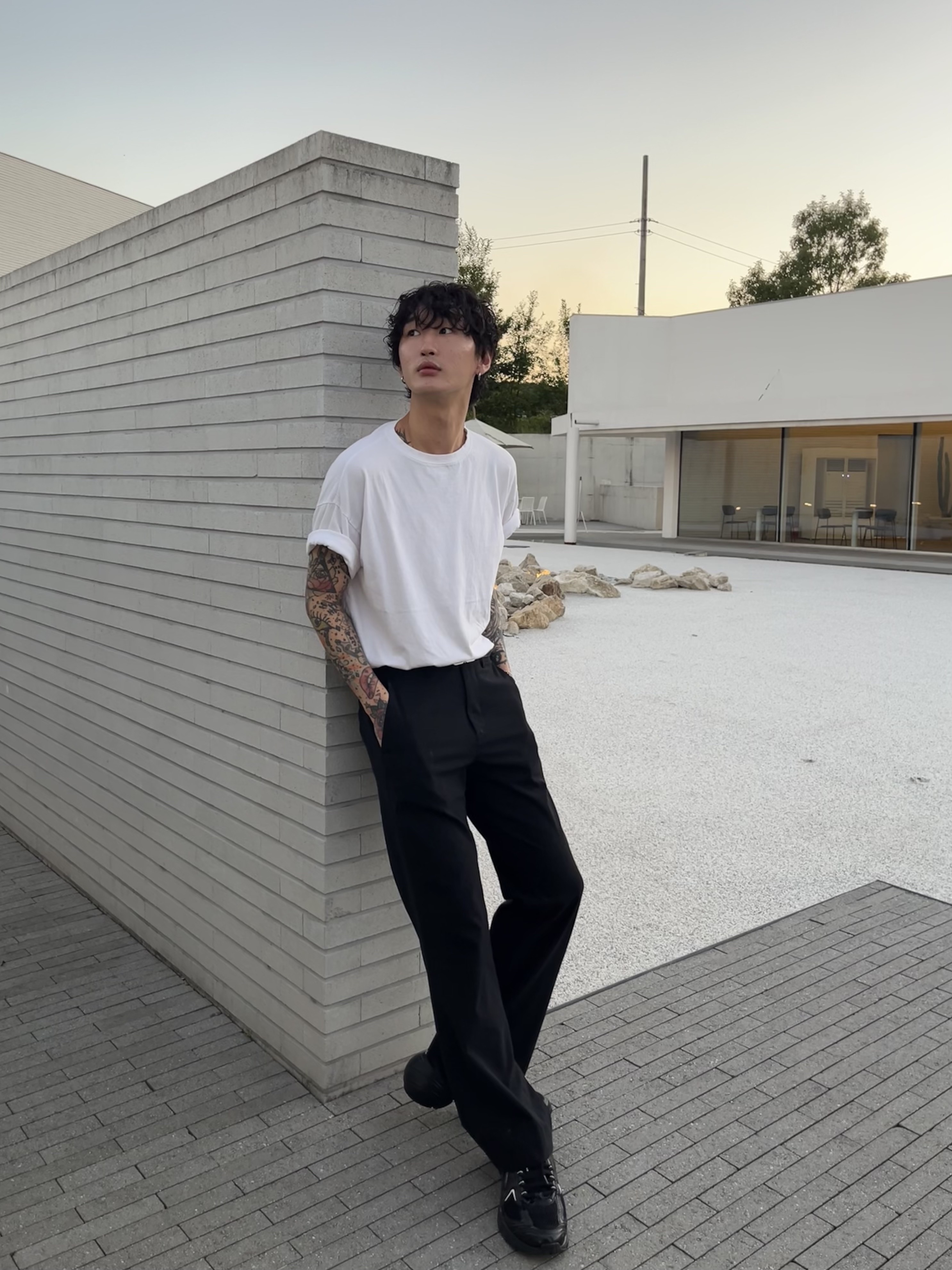 Givenchy TK-MX Runner Sneakers in Mesh Black 착용 스타일 - 3