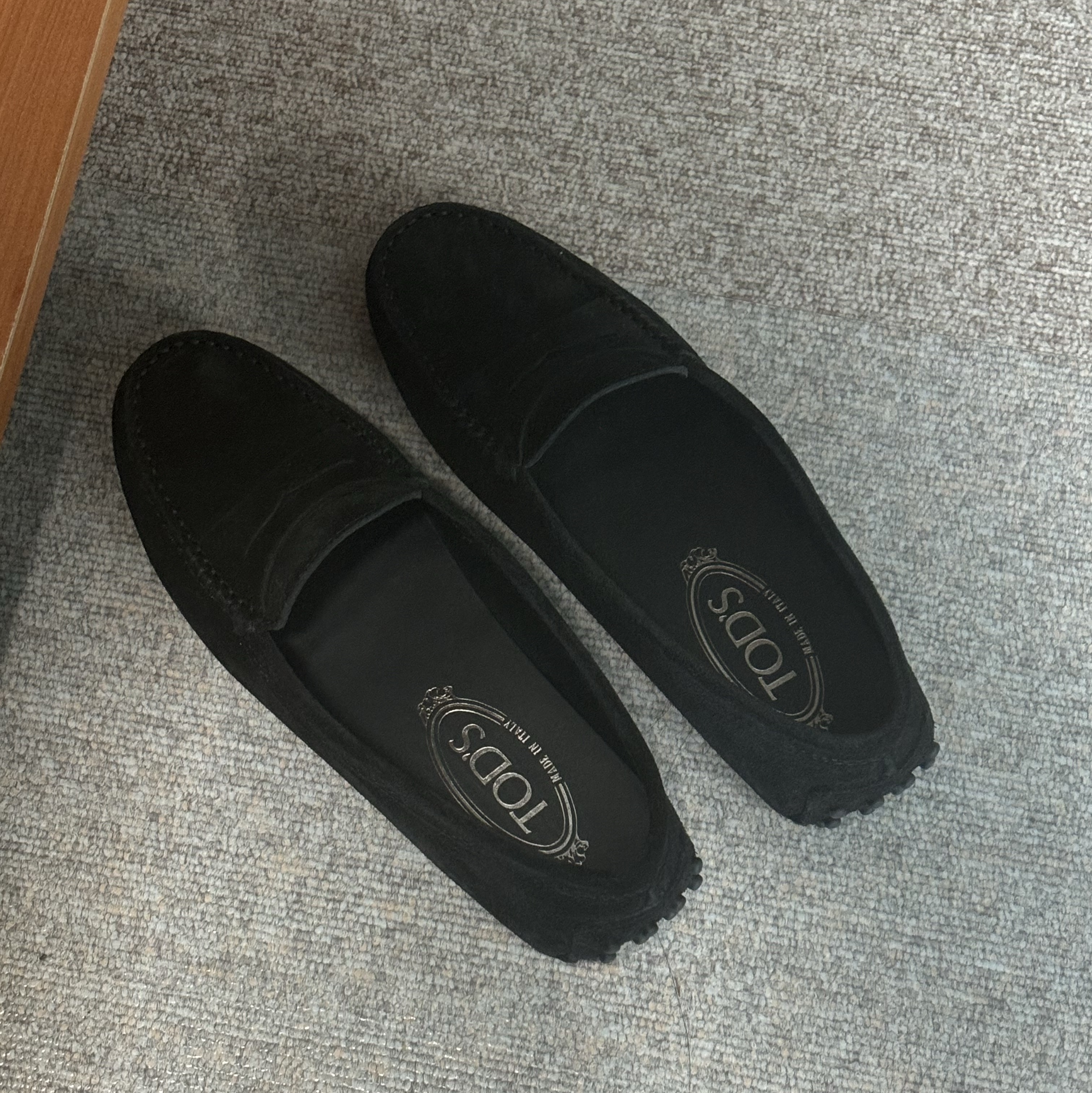 (W) Tod's Gommino Suede Driving Shoes Black 착용 스타일