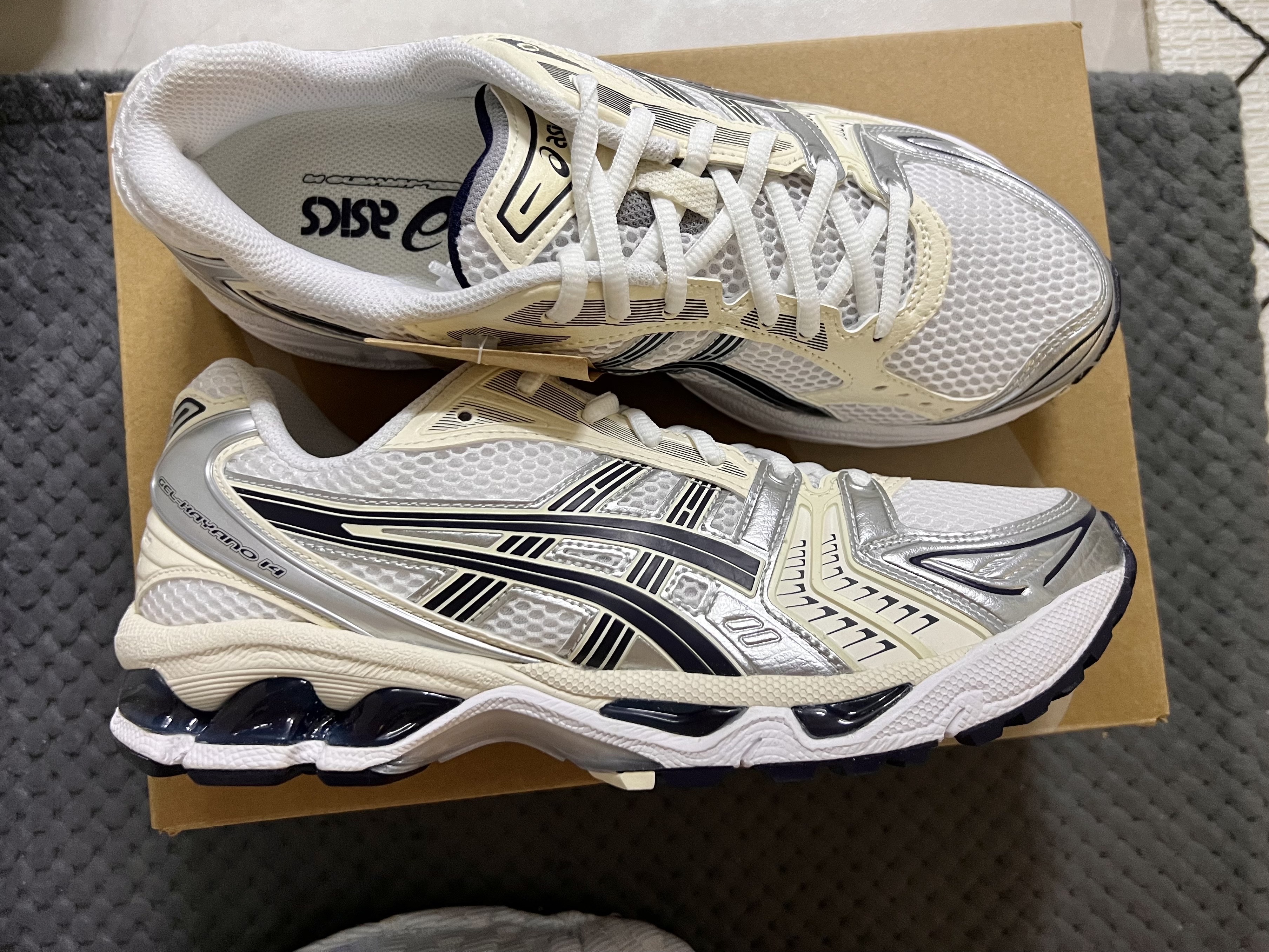 (W) Asics Gel-Kayano 14 White Midnight 착용 스타일