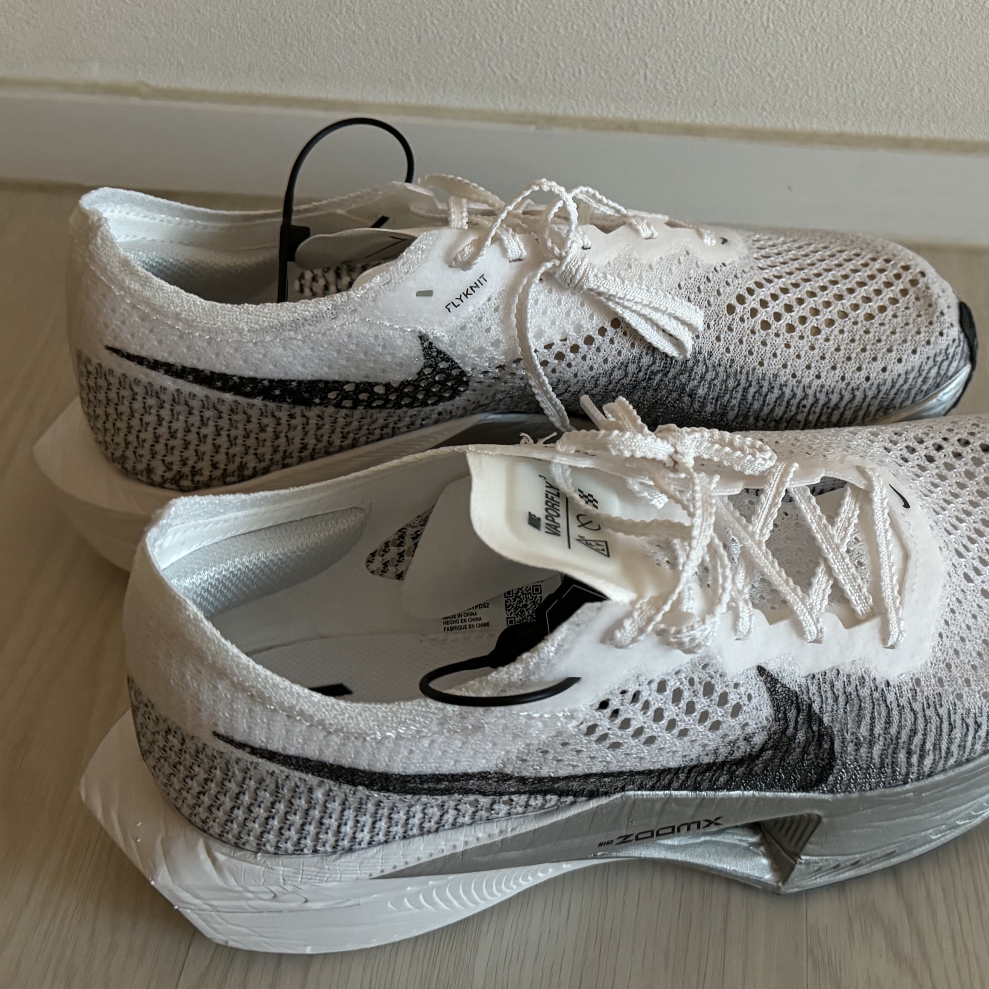 Nike ZoomX Vaporfly Next% 3 White Grey 착용 스타일 - 3