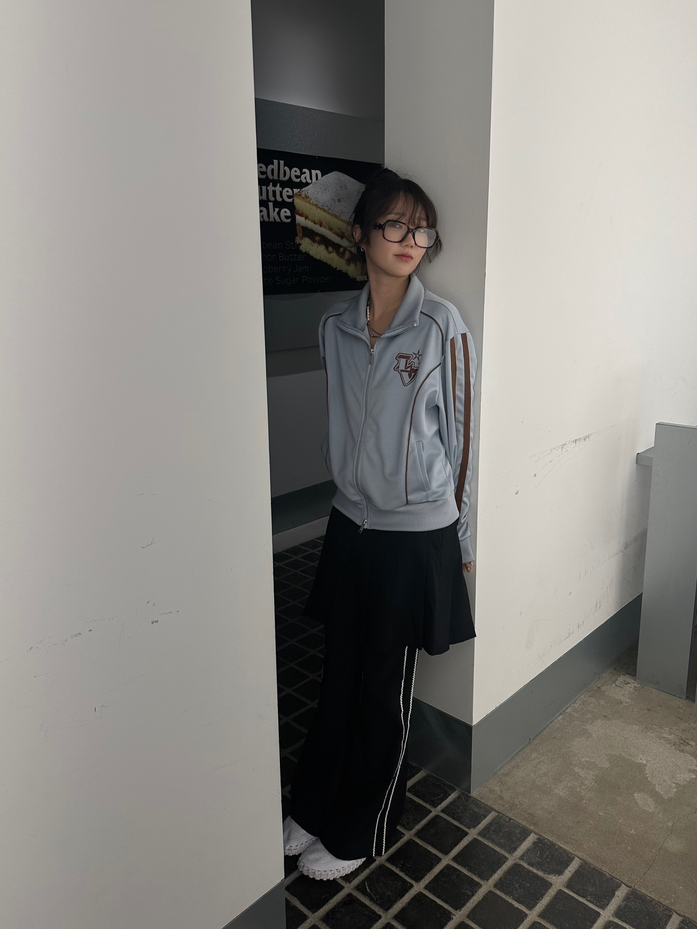 Gentle Monster x Maison Margiela MM114 Tortoiseshell Clear, Nike x Jacquemus J Force 1 Low LX SP White 착용 스타일 - 2