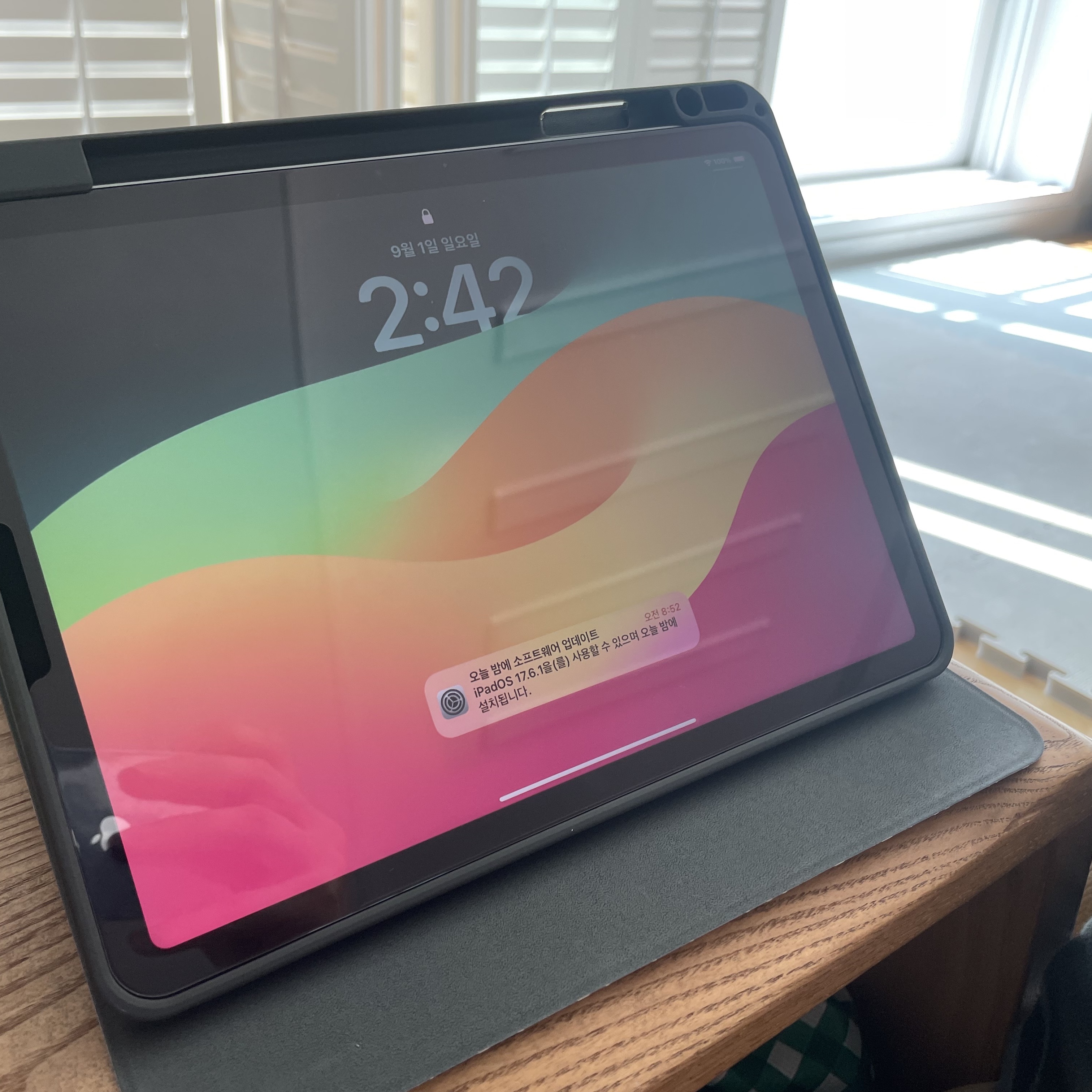 Apple iPad Air 6th Gen 11-inch Wifi 128GB Space Gray (Korean Ver.) 착용 스타일