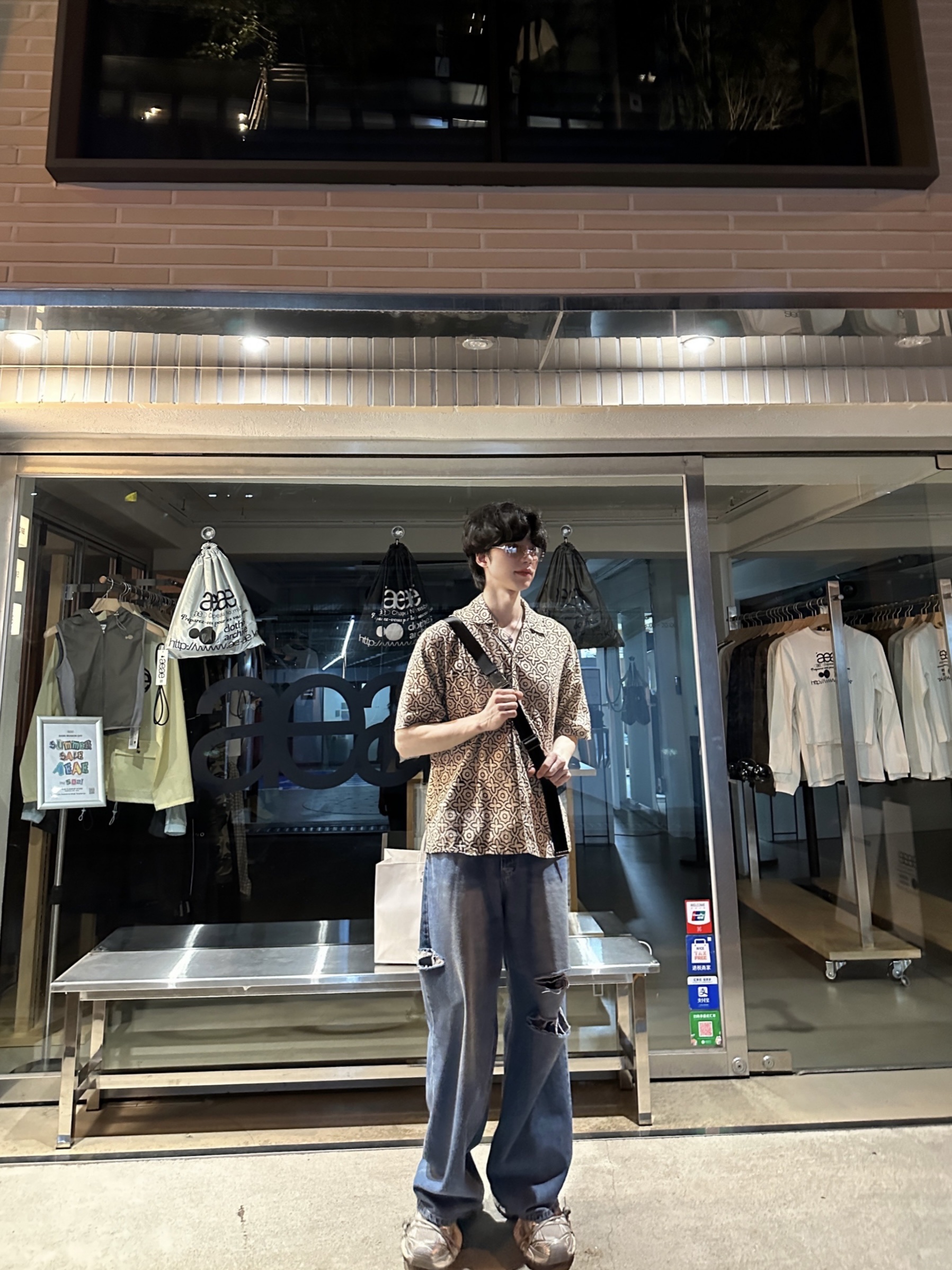 Balenciaga 3XL Sneakers Light Beige, Gentle Monster x Jennie Jentle Salon Glitter 02 Silver Metal Brown Gradient 착용 스타일 - 2