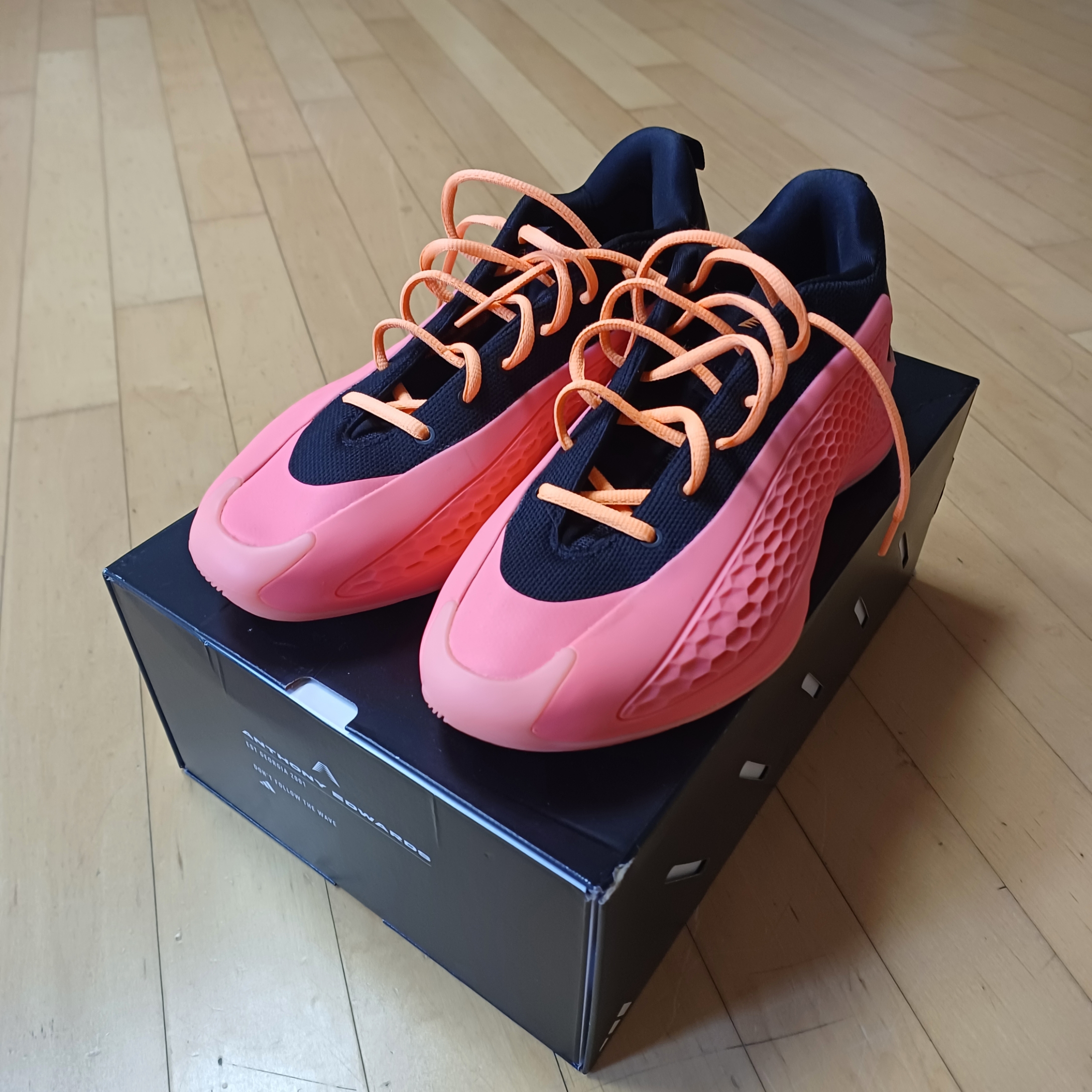 Adidas A.E. 1 Low Acid Red Core Black 착용 스타일 - 1