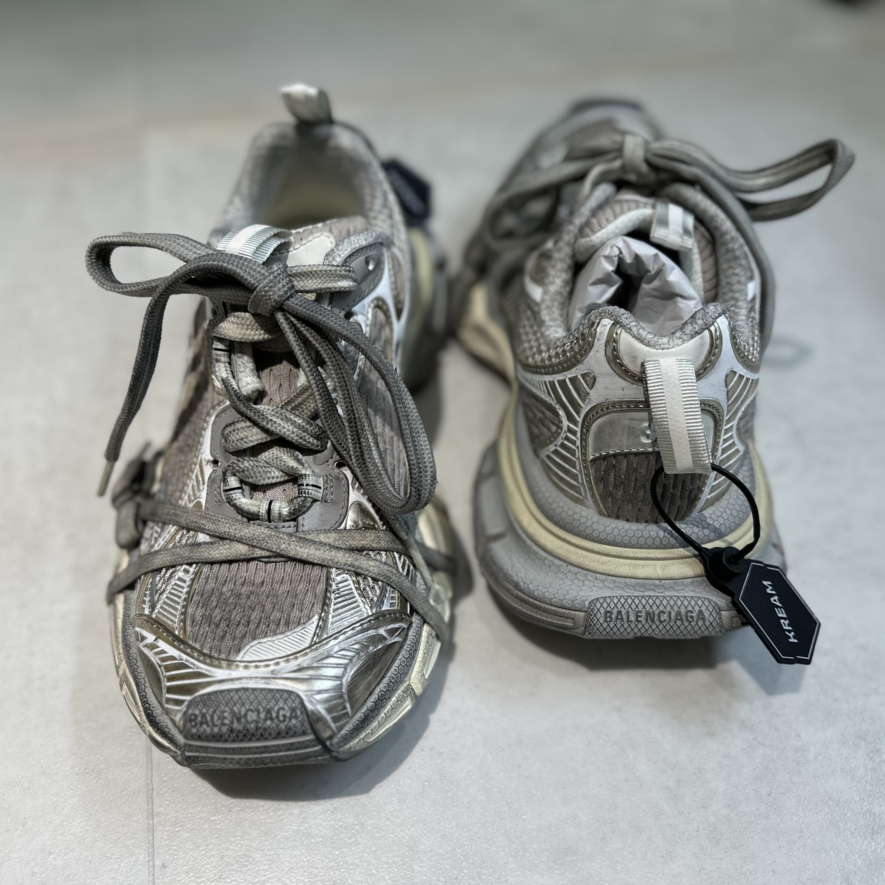 Balenciaga 3XL Sneakers Light Beige 착용 스타일 - 1