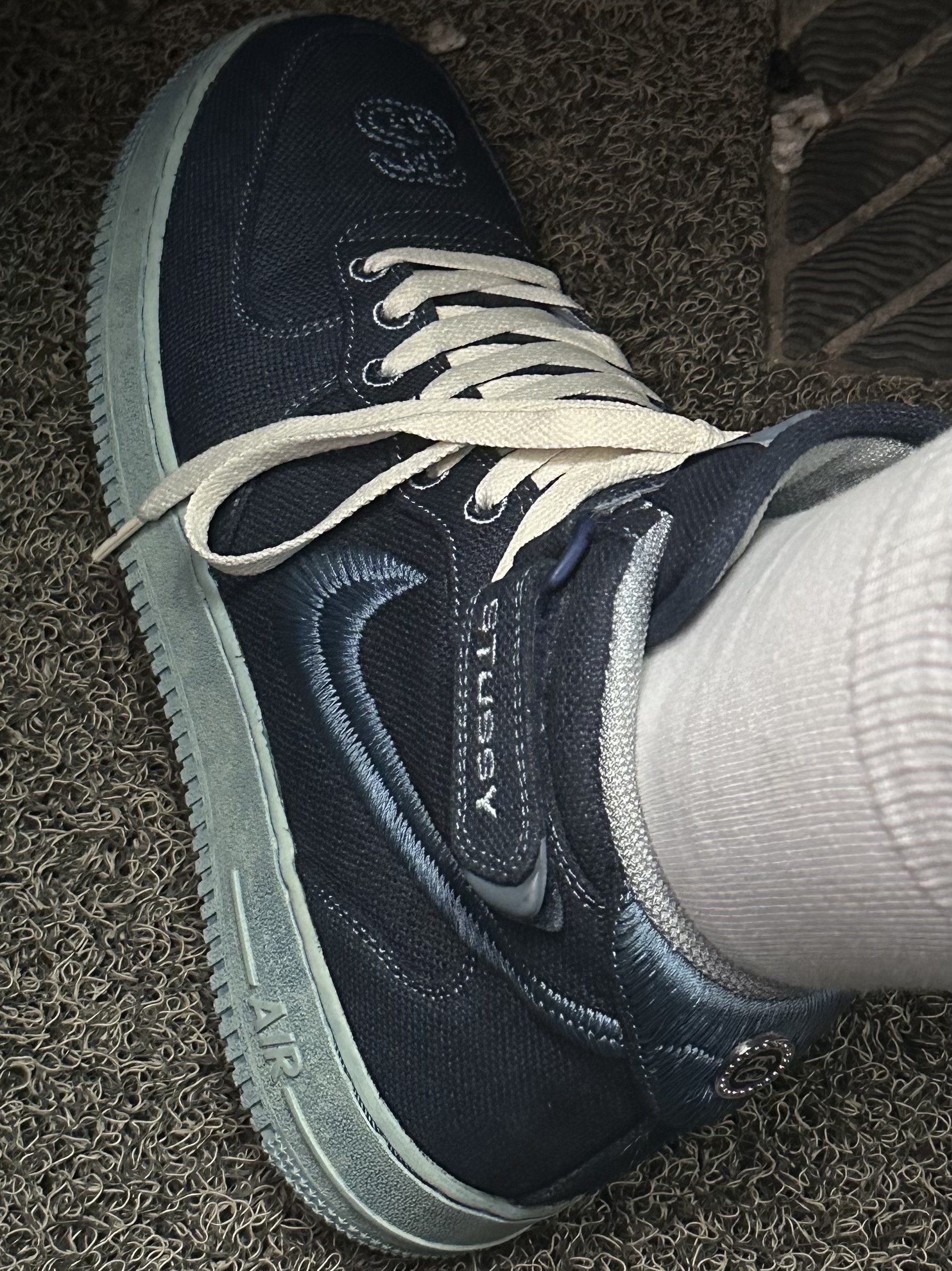 Nike x Stussy Air Force 1 '07 Mid SP Fossil 착용 스타일