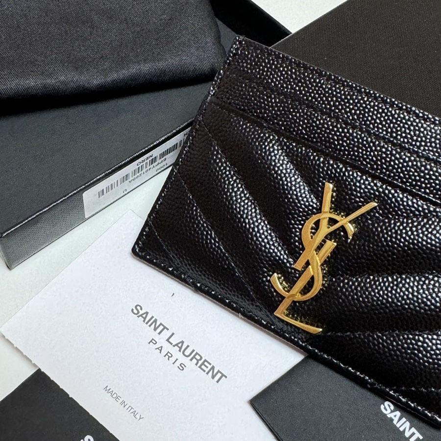 Saint Laurent Cassandre Matelasse Card Case in Grain De Poudre Embossed Leather Black 착용 스타일