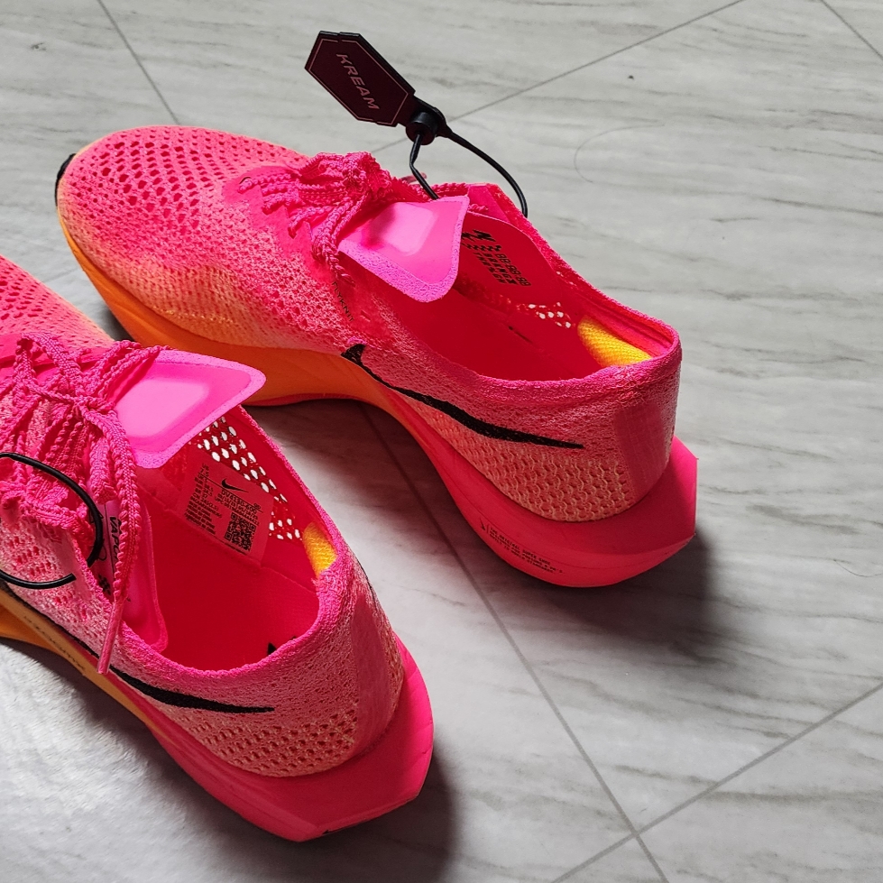 (W) Nike ZoomX Vaporfly Next% 3 Hyper Pink Laser Orange 착용 스타일 - 5