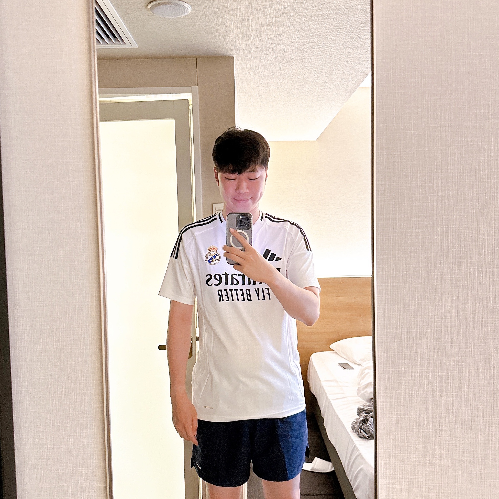 Adidas Real Madrid 2024/25 Home Jersey White - KR Sizing (Non Marking Ver.) 착용 스타일 - 2