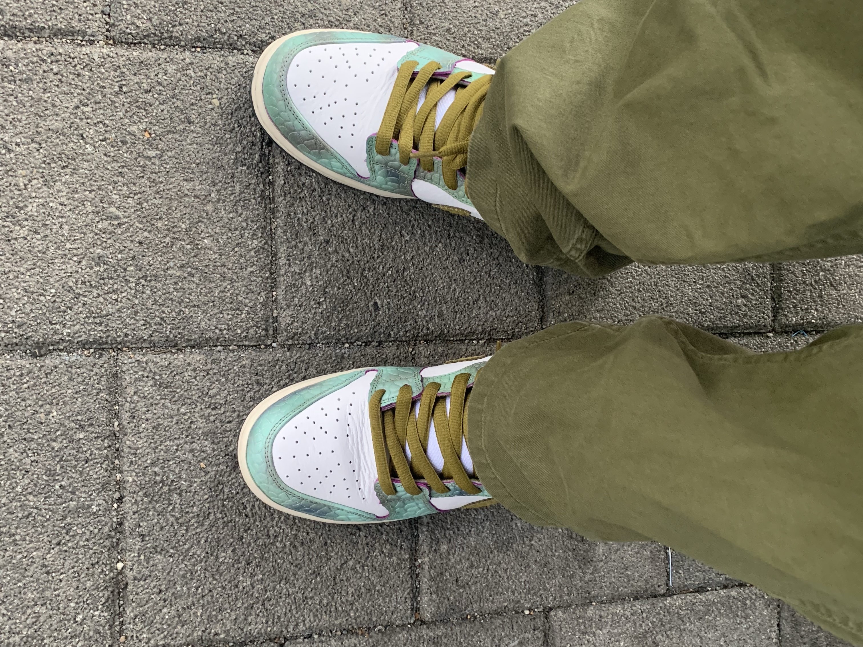 Nike x Alexis Sablone SB Dunk Low Pro White and Pacific Moss 착용 스타일