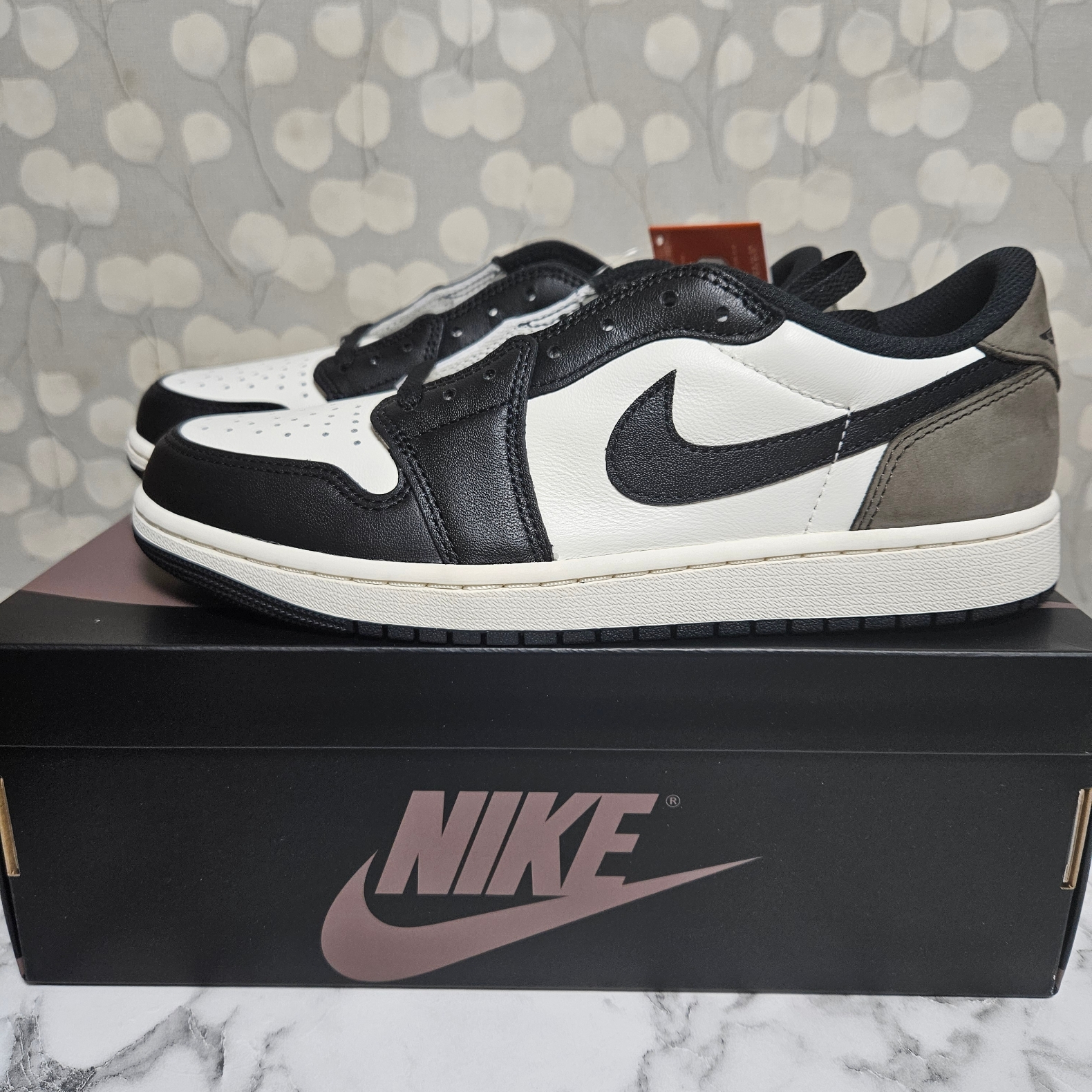 Jordan 1 Retro Low OG Mocha 착용 스타일 - 3