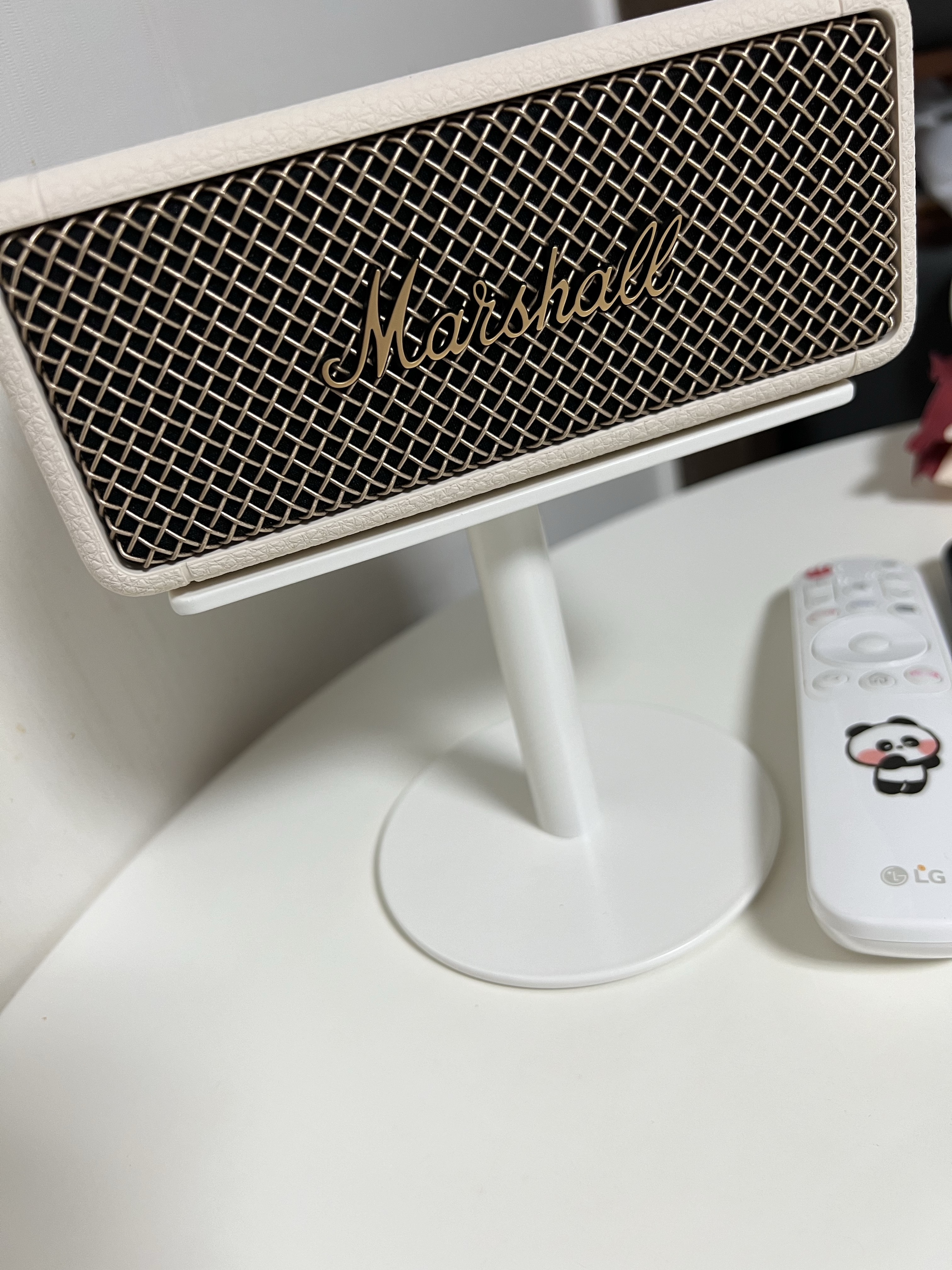 Marshall Emberton II Cream (Korean Ver.) 착용 스타일