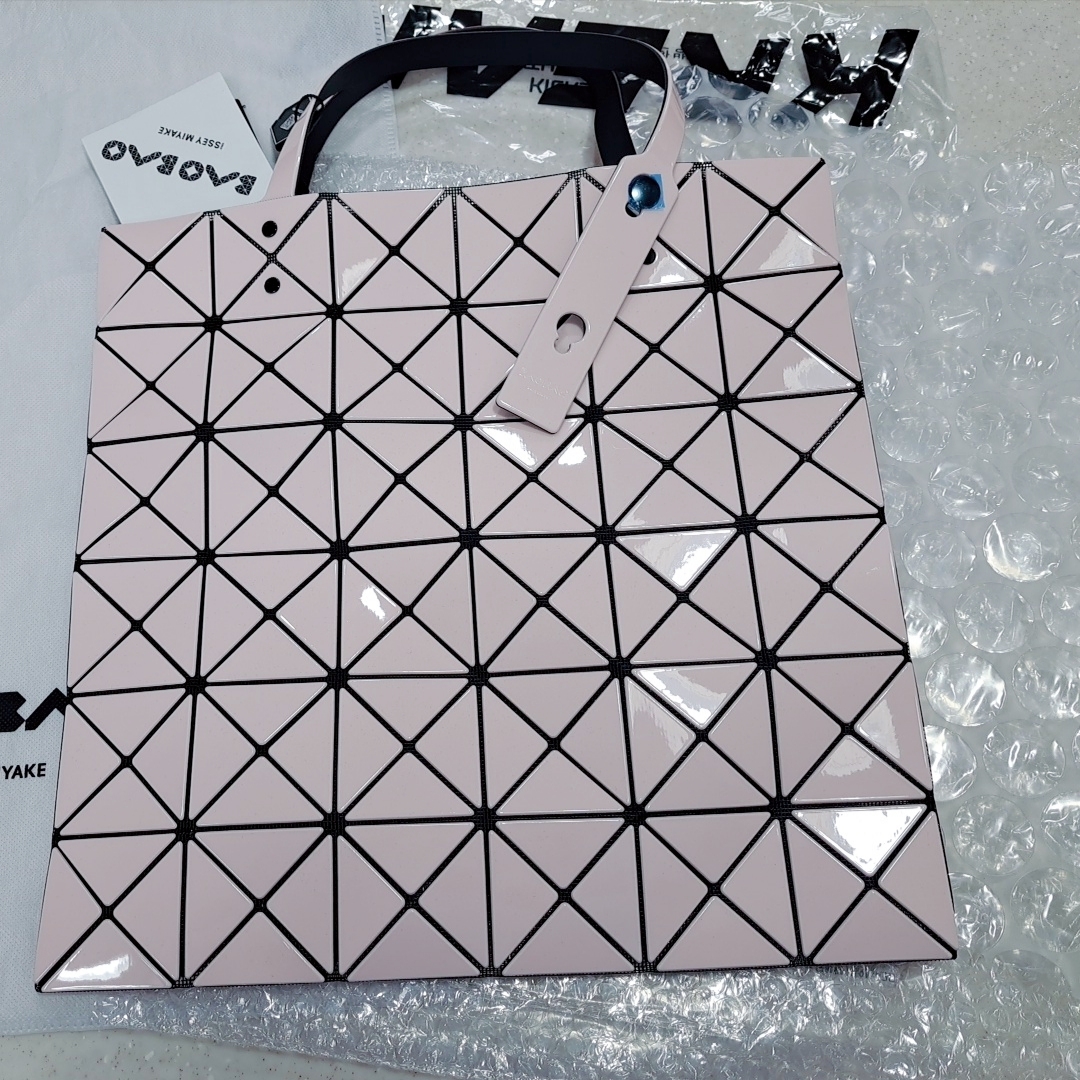 Bao Bao Issey Miyake Lucent W Tote Bag Pink Light Pink 착용 스타일 - 1