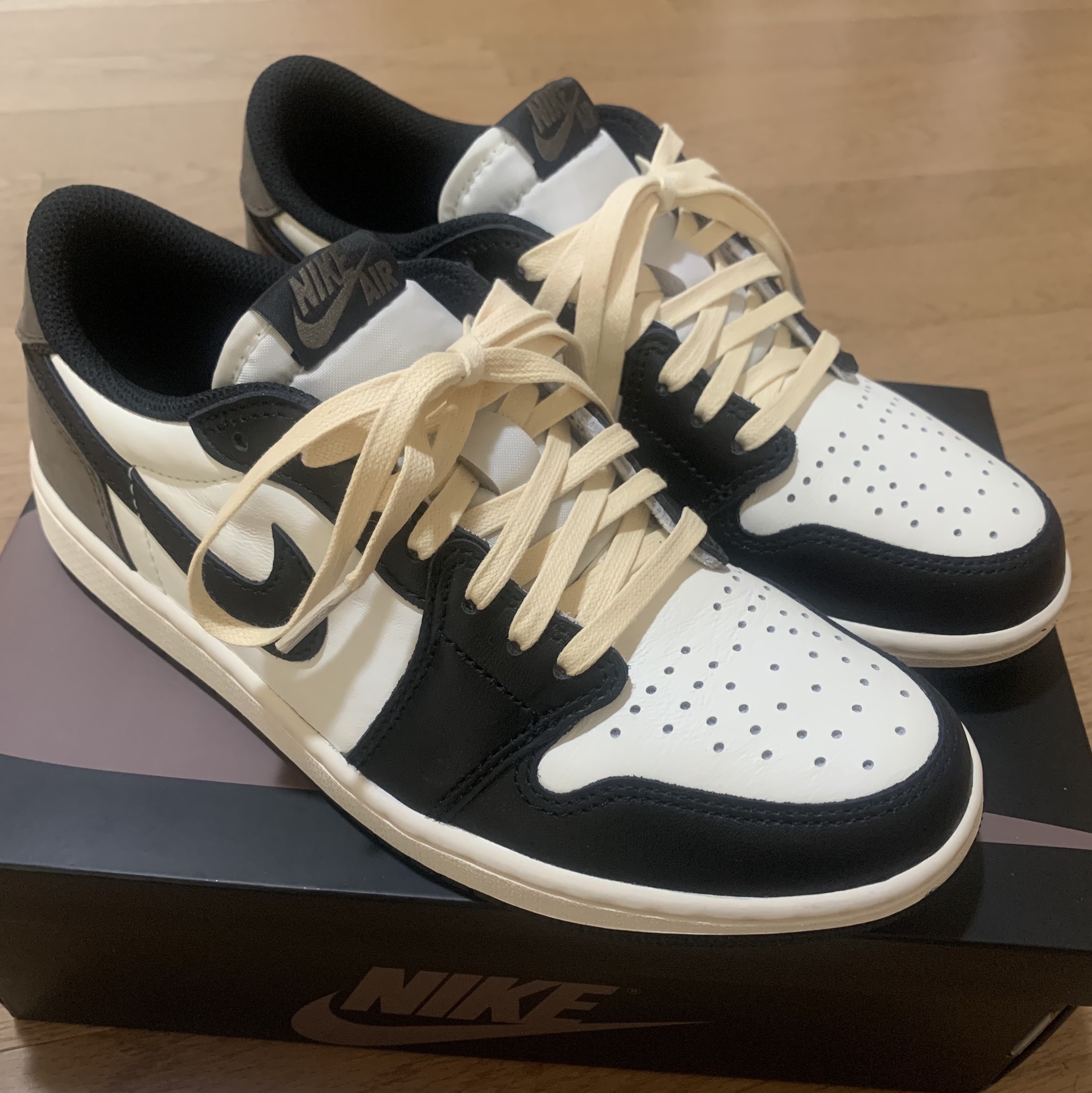 Jordan 1 Retro Low OG Mocha 착용 스타일 - 2