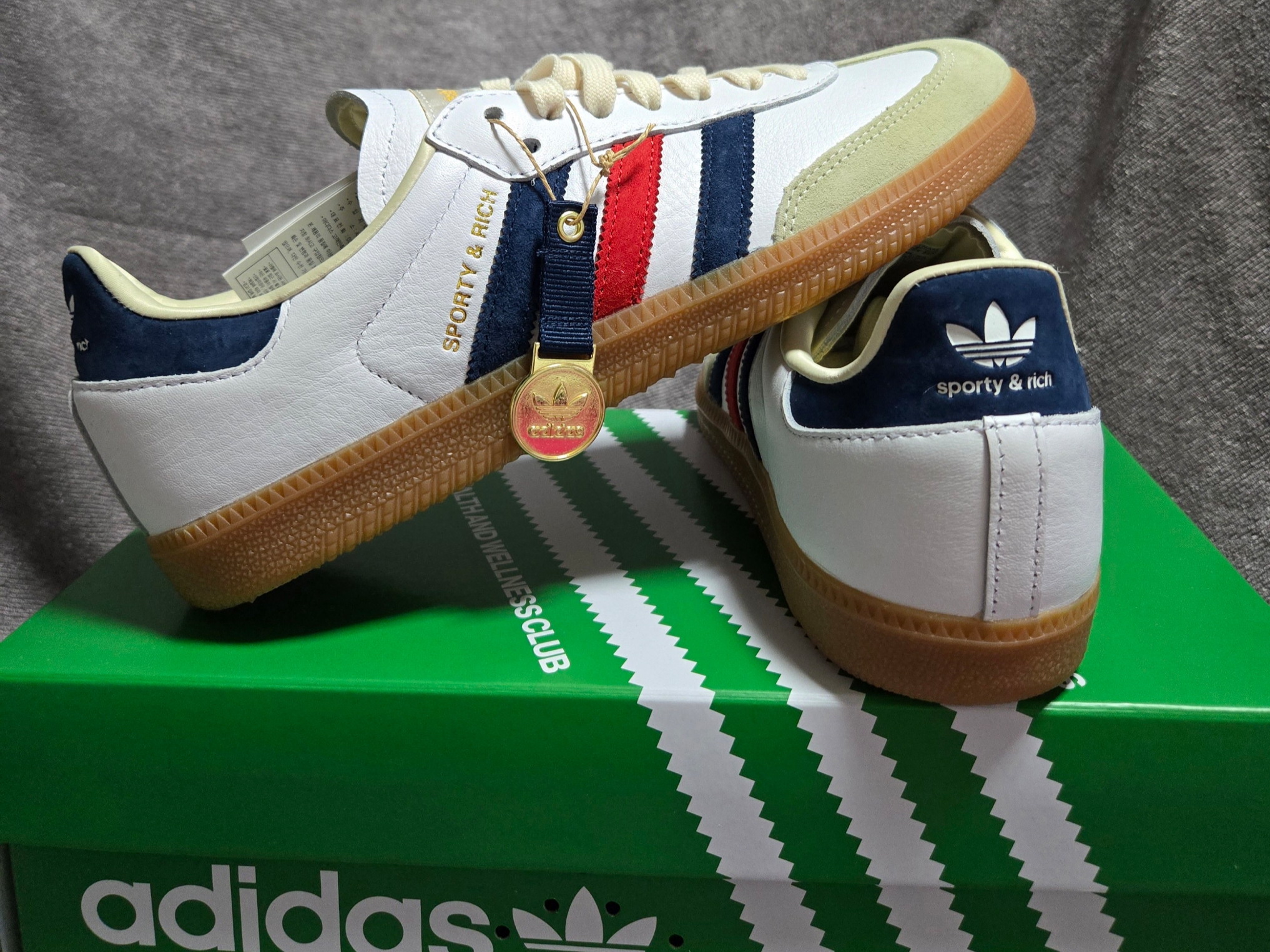 Adidas x Sporty & Rich Samba OG Cloud White Night Indigo 착용 스타일 - 3