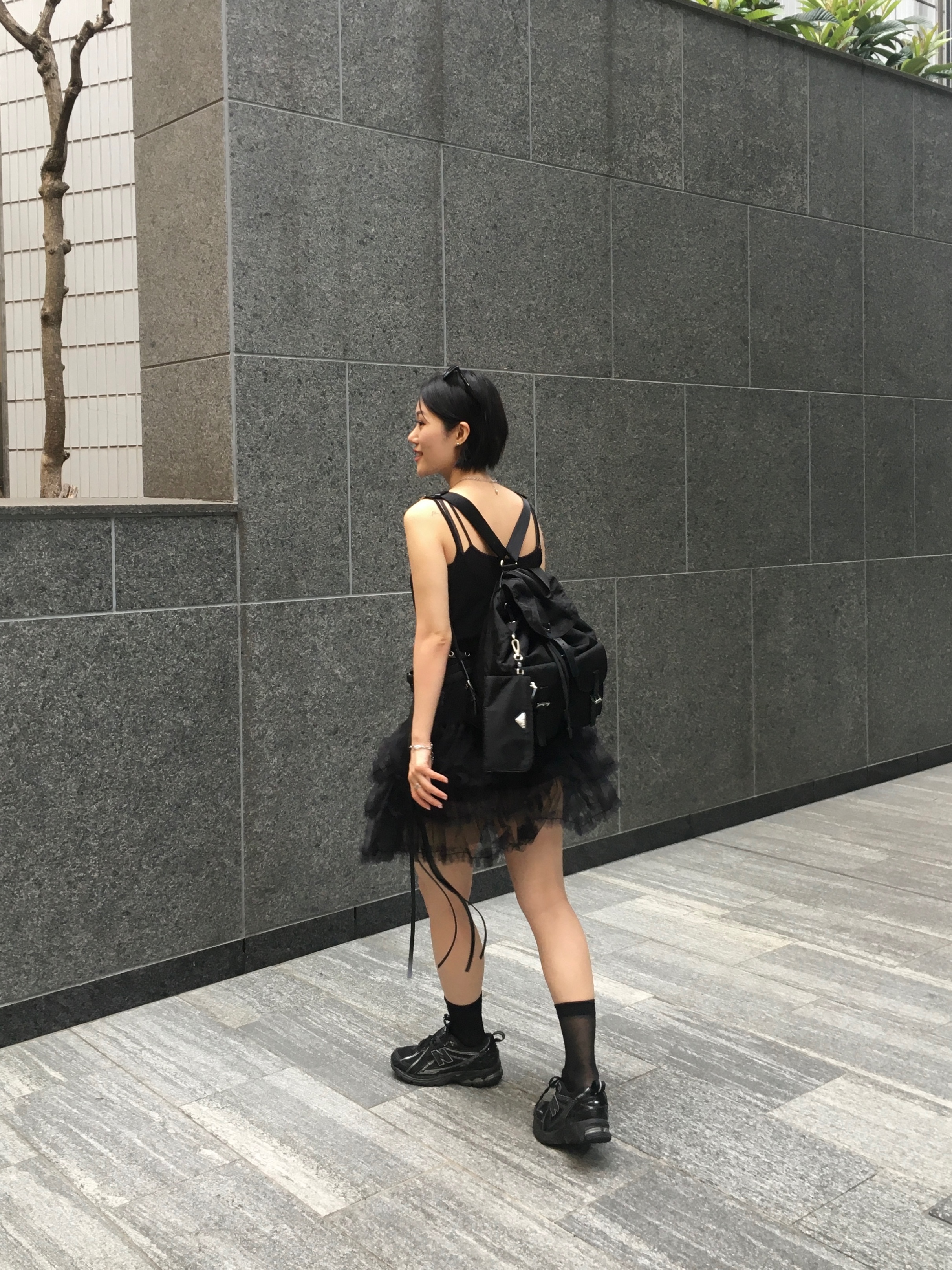 New Balance 1906R Black Silver Metallic, Prada Re-Nylon Medium Backpack Black 착용 스타일 - 1