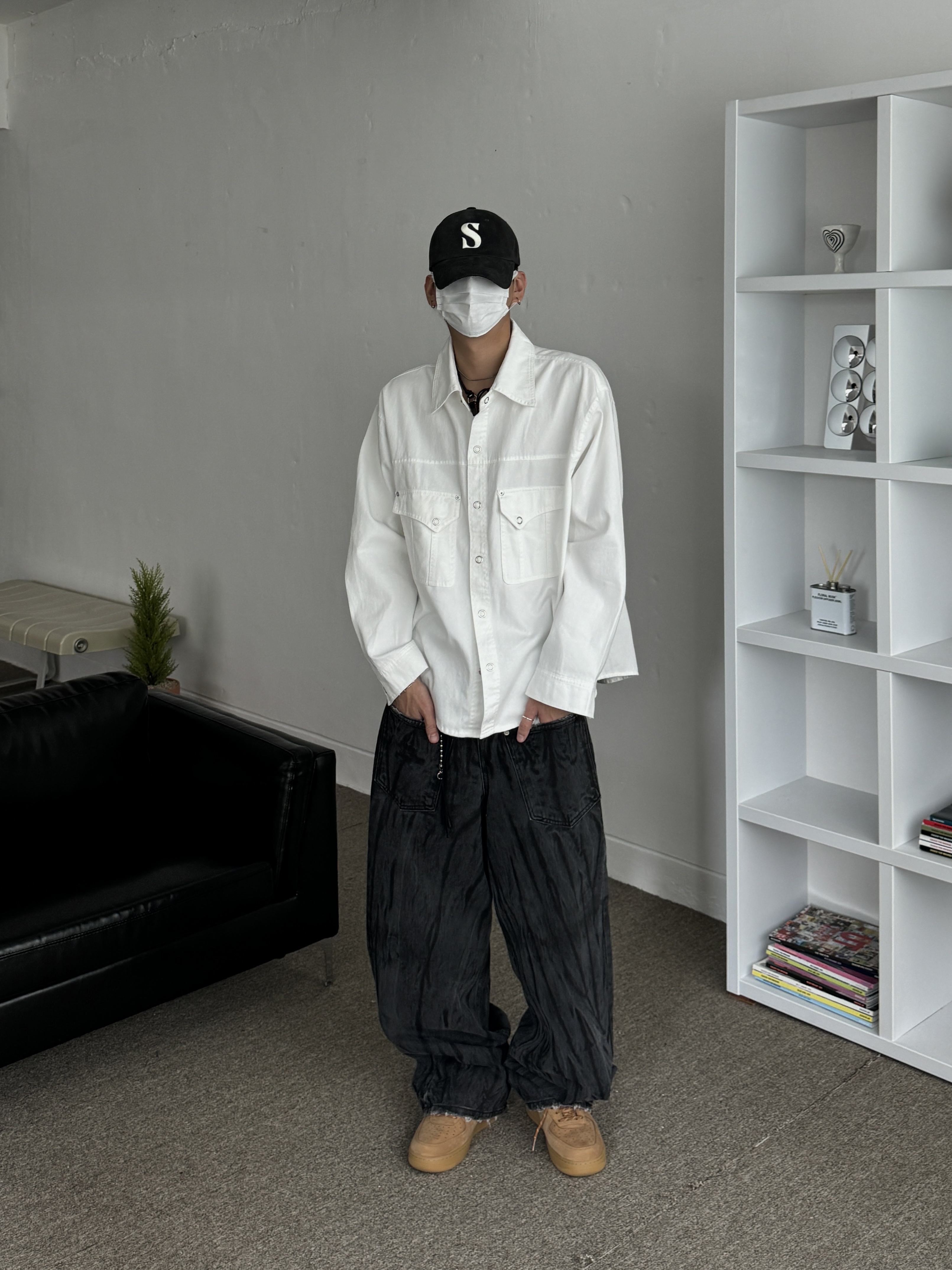 Nike Air Force 1 '07 WB Flax, Our Legacy Ladon Leather Keychain Black 착용 스타일
