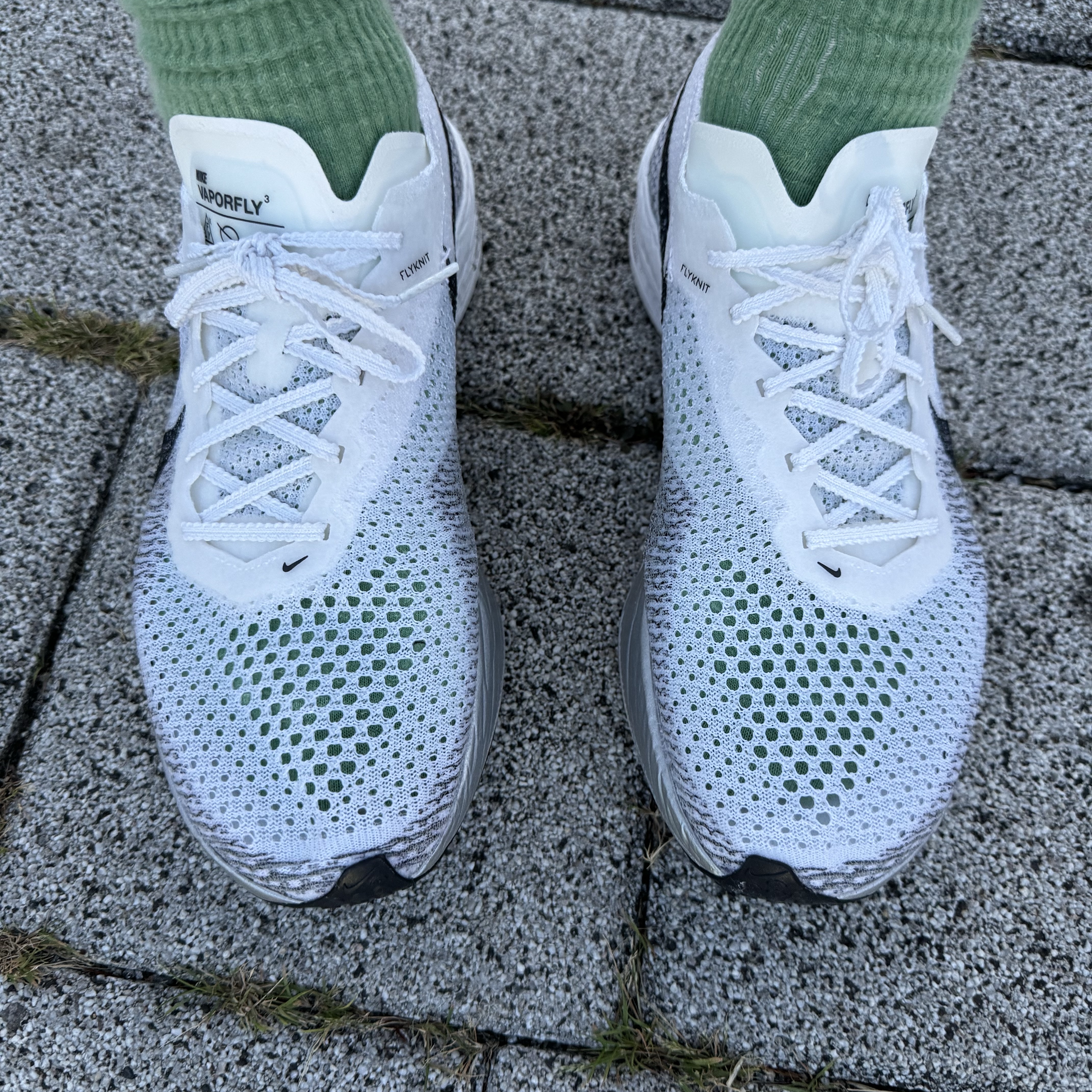 Nike ZoomX Vaporfly Next% 3 White Grey 착용 스타일 - 2