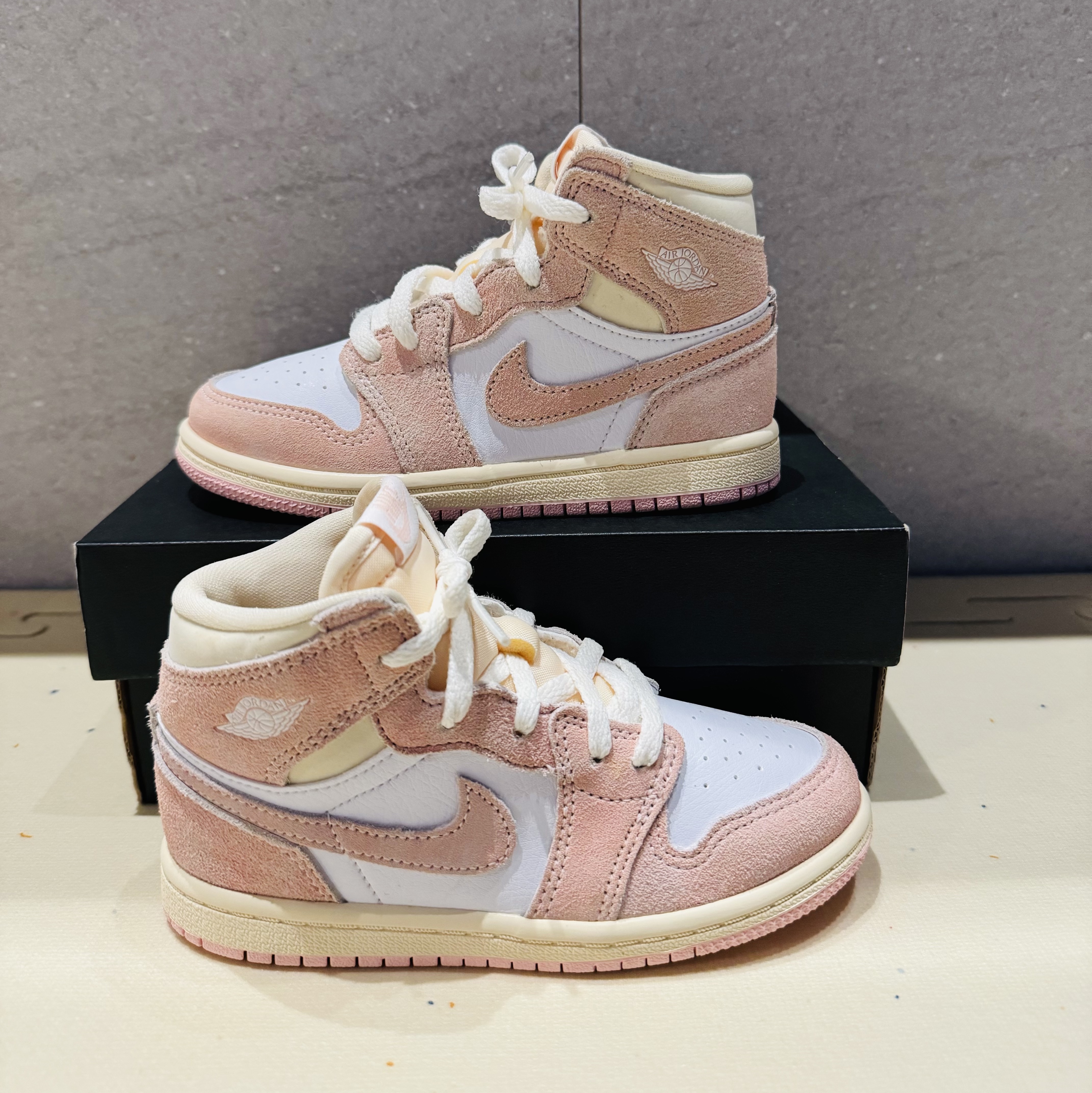 (TD) Jordan 1 Retro High OG Coconut Milk and Sail 착용 스타일 - 1