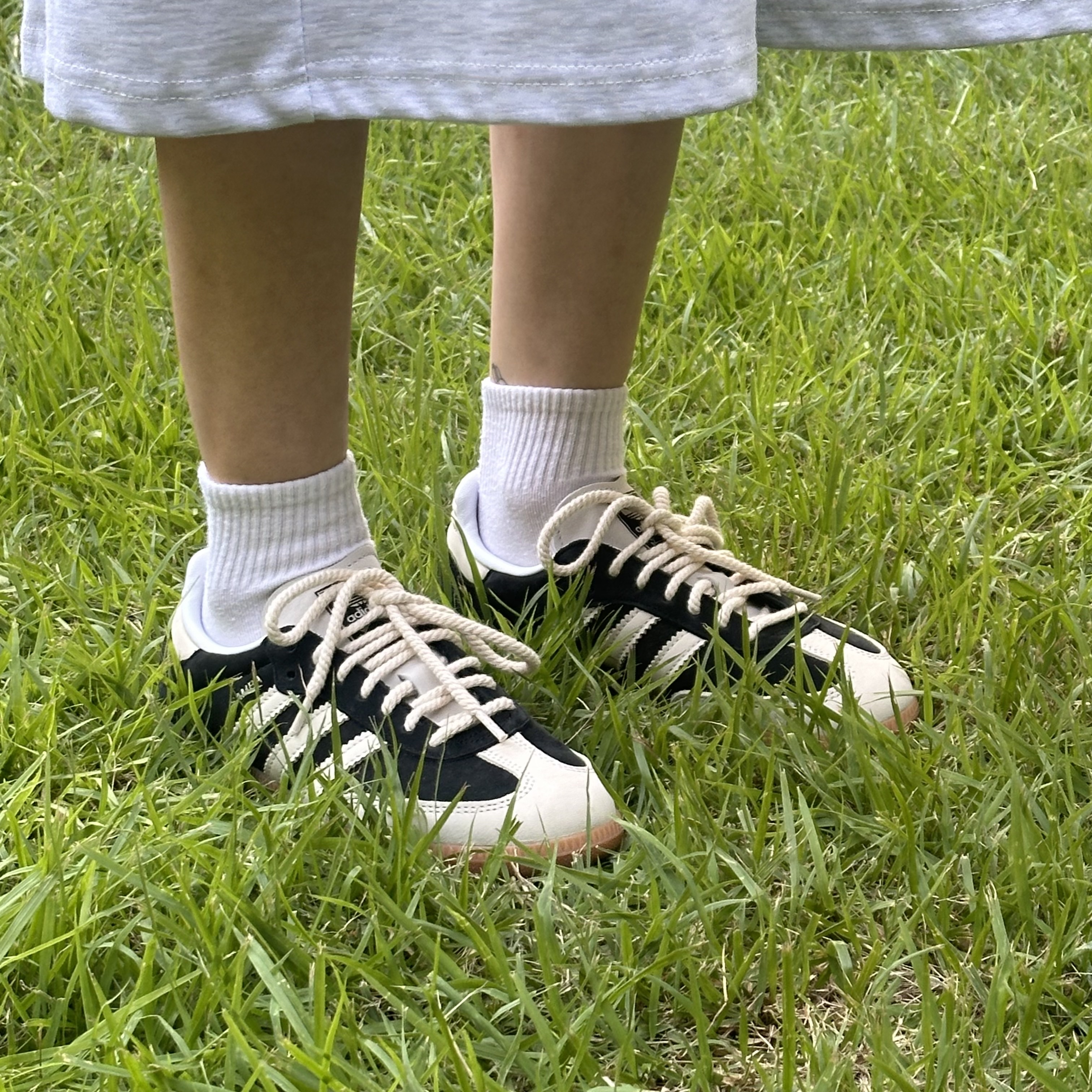 (W) Adidas Samba OG Core Black Wonder White 착용 스타일 - 3
