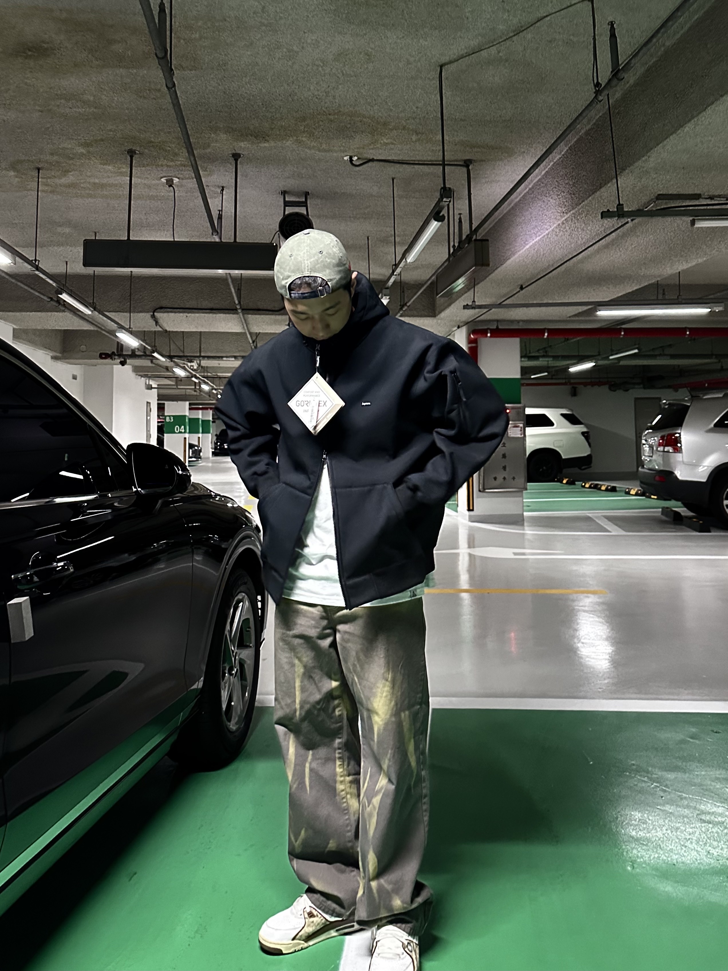 Supreme Windstopper Zip Up Hooded Sweatshirt Black - 23FW, Nike x Stussy Air Flight 89 Low White and Pecan 착용 스타일 - 1