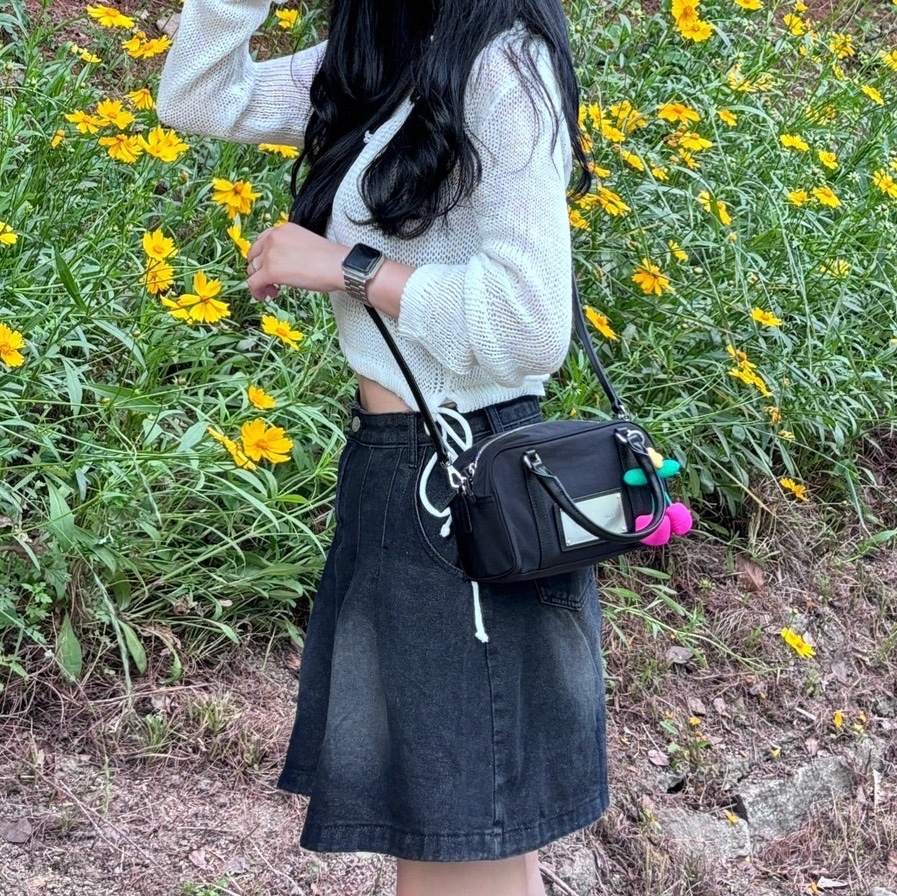 Matin Kim Baby Sporty Tote Bag Black 착용 스타일 - 1