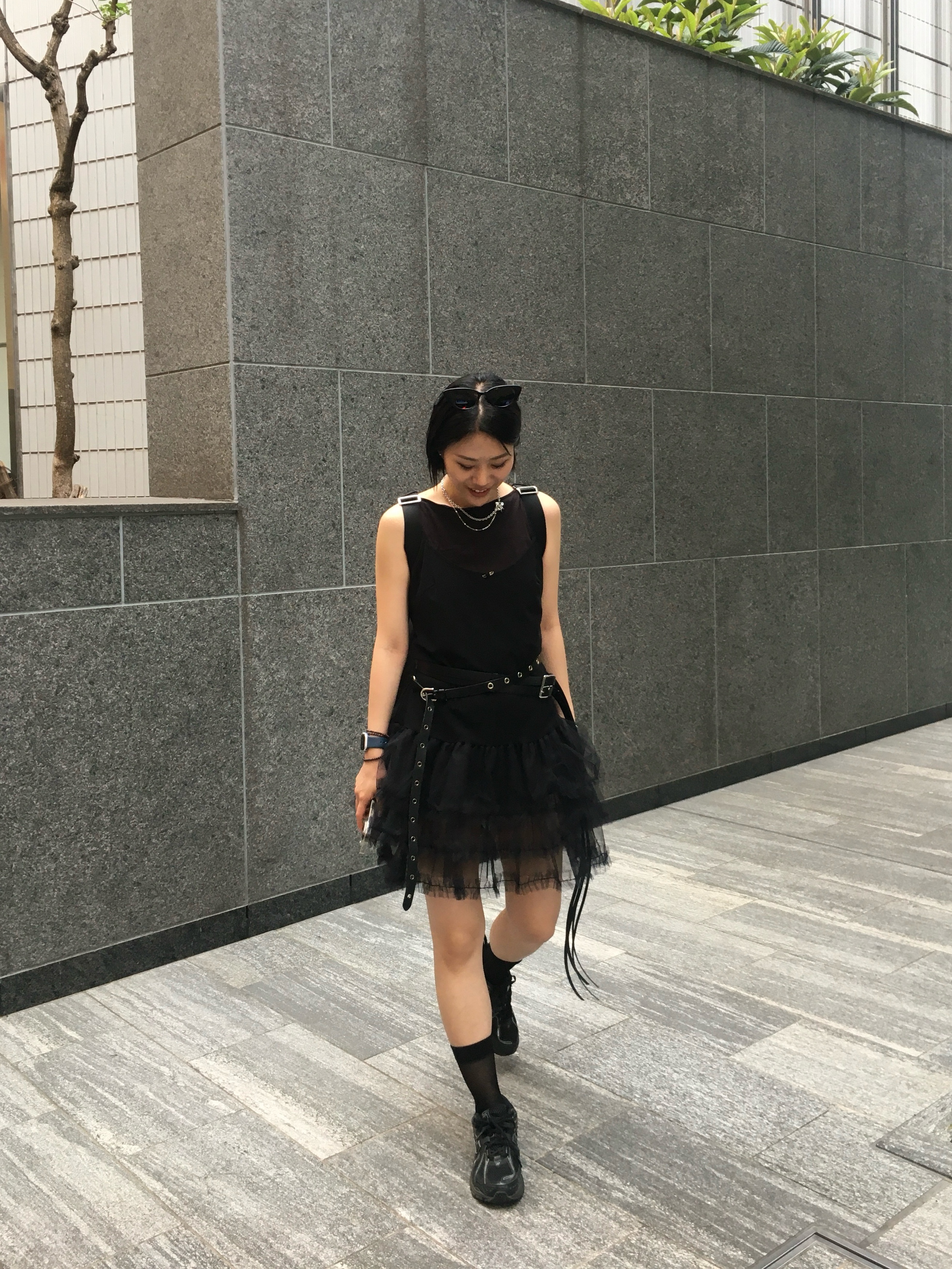 New Balance 1906R Black Silver Metallic, Prada Re-Nylon Medium Backpack Black 착용 스타일 - 2
