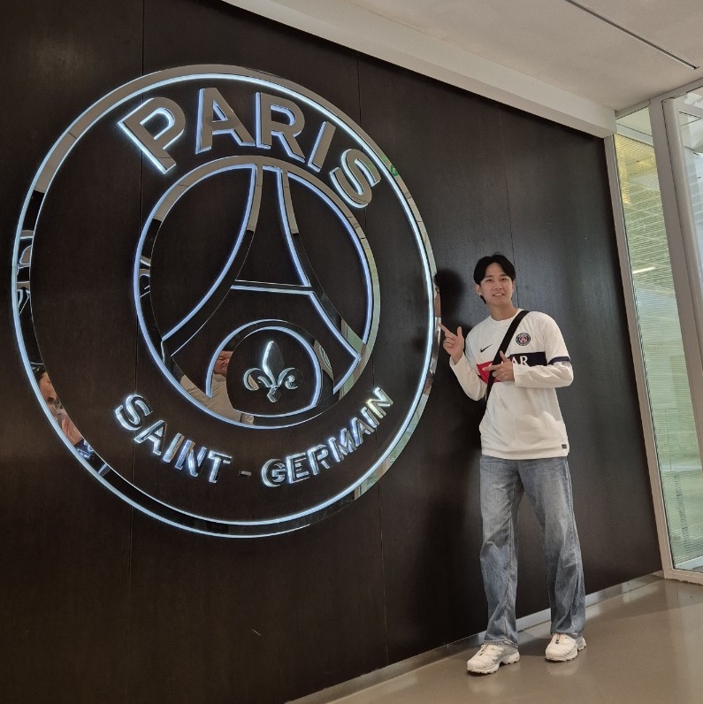 Nike Paris Saint-Germain 2023/24 Dri-Fit Stadium Away Jersey White Midnight Navy (Non Marking Ver.), Salomon XT-6 ADV White 착용 스타일