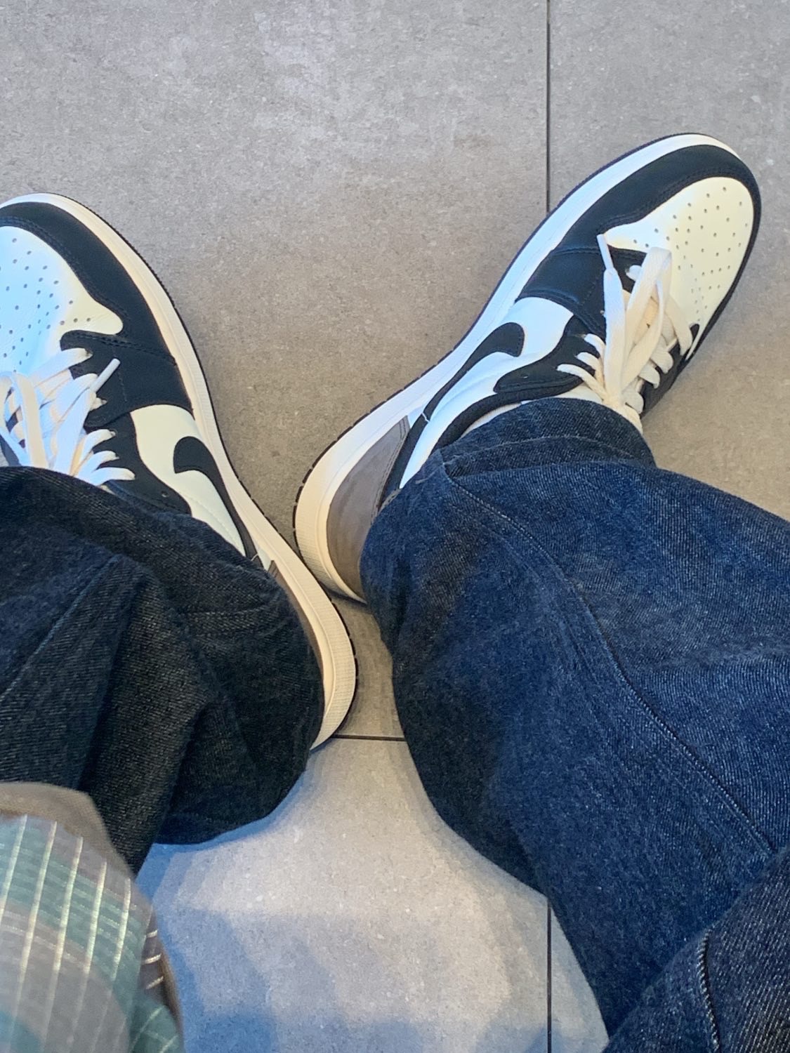 Jordan 1 Retro Low OG Mocha 착용 스타일
