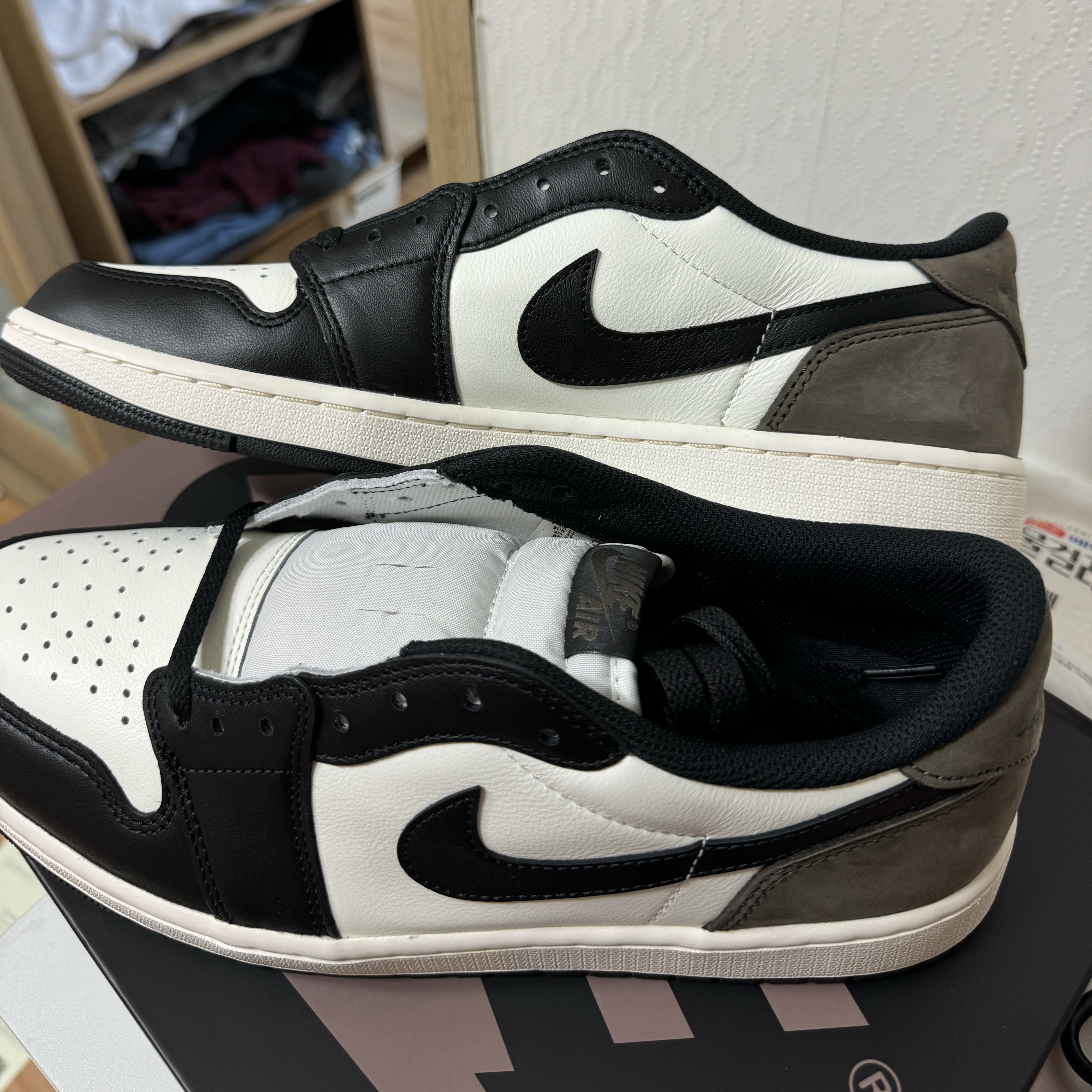 Jordan 1 Retro Low OG Mocha 착용 스타일