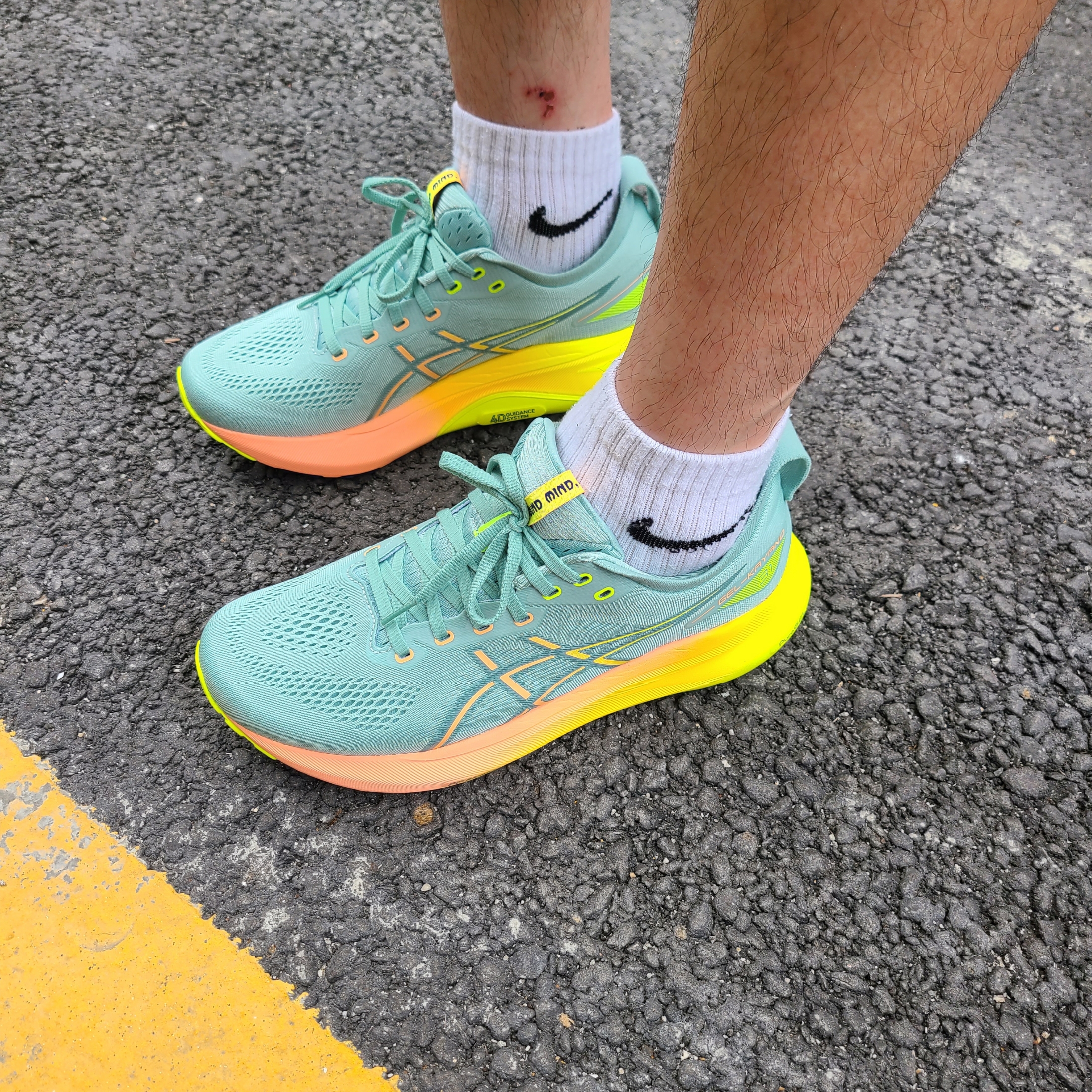 Asics Gel-Kayano 31 Paris Light Celadon Safety Yellow 착용 스타일