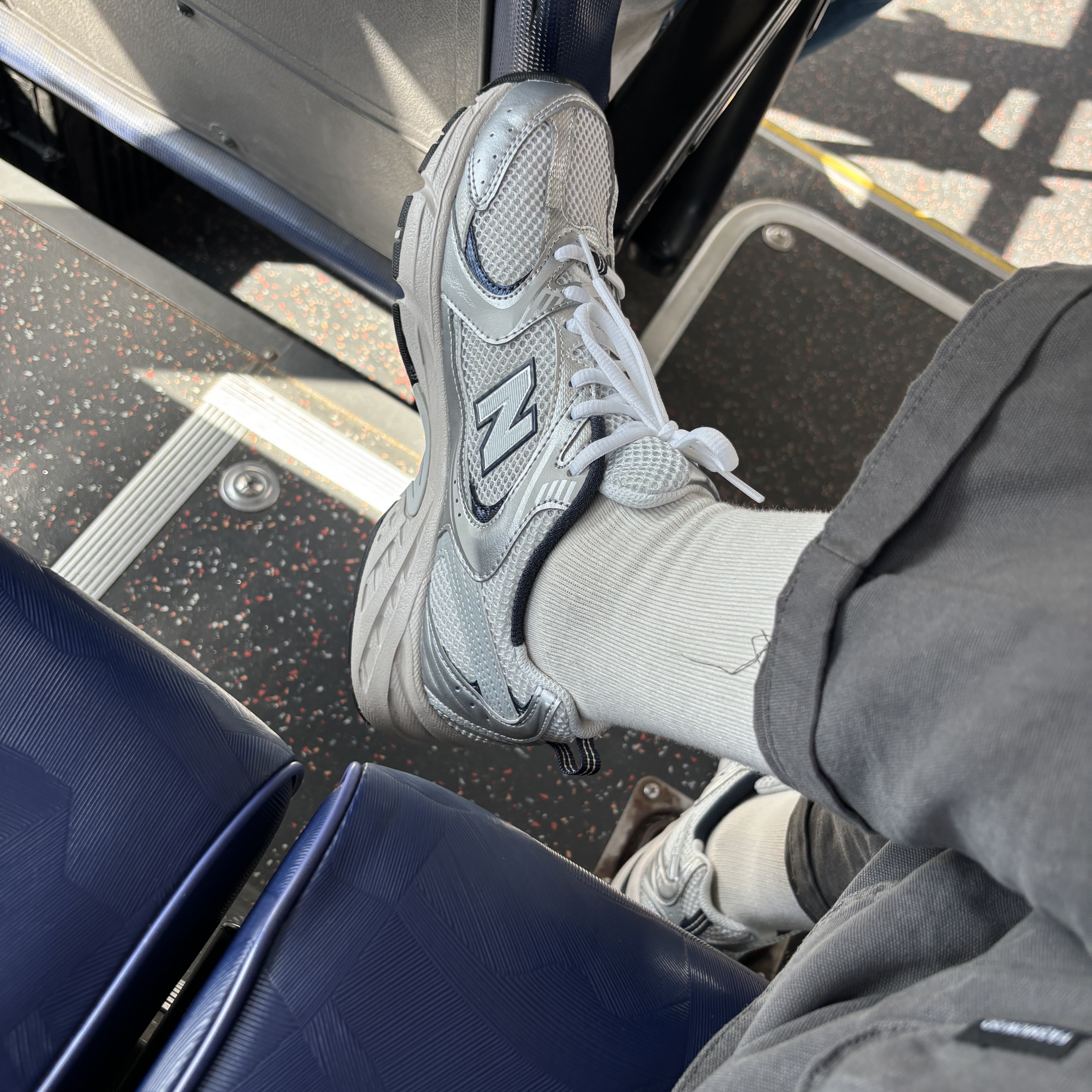 New Balance 530 Steel Grey 착용 스타일