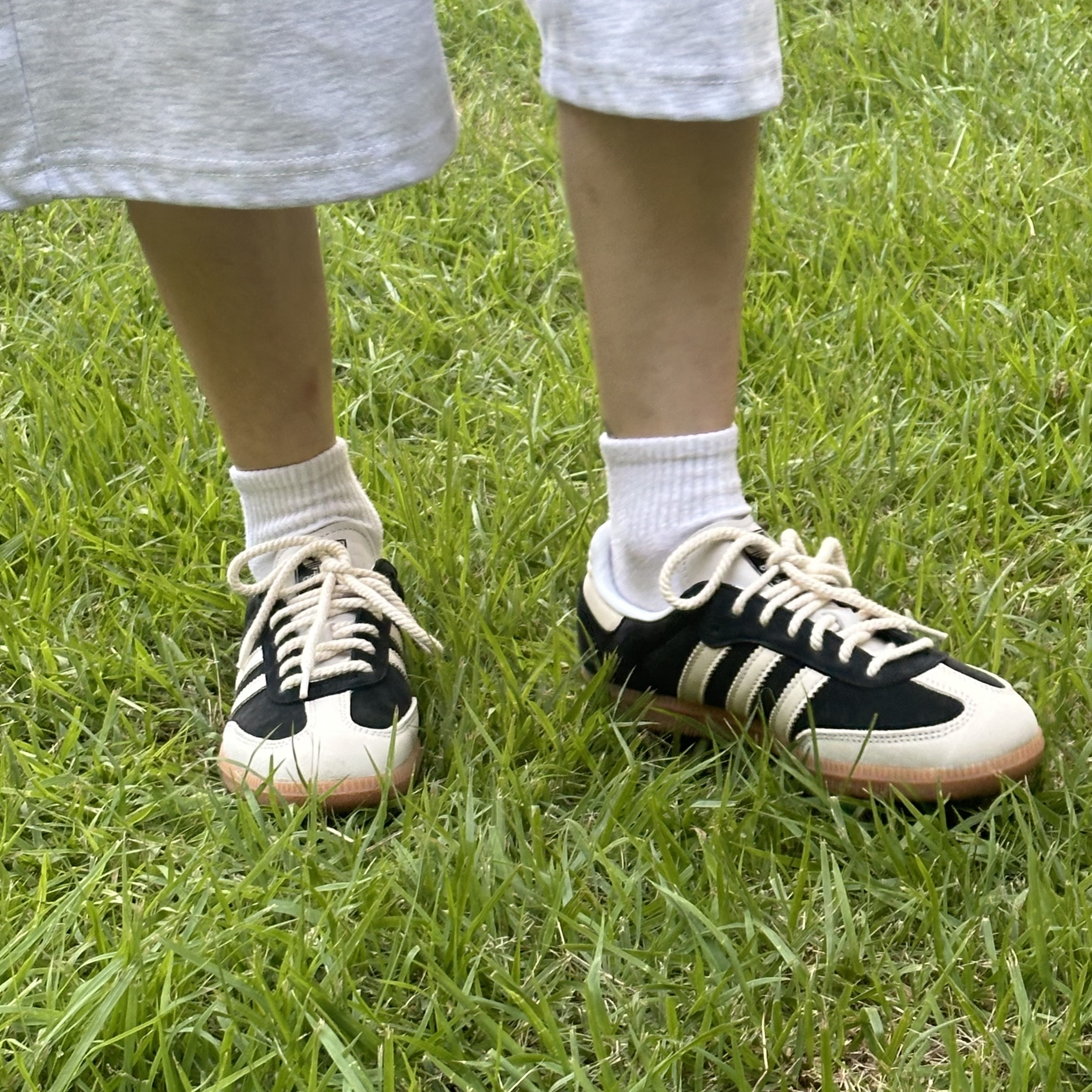 (W) Adidas Samba OG Core Black Wonder White 착용 스타일 - 2