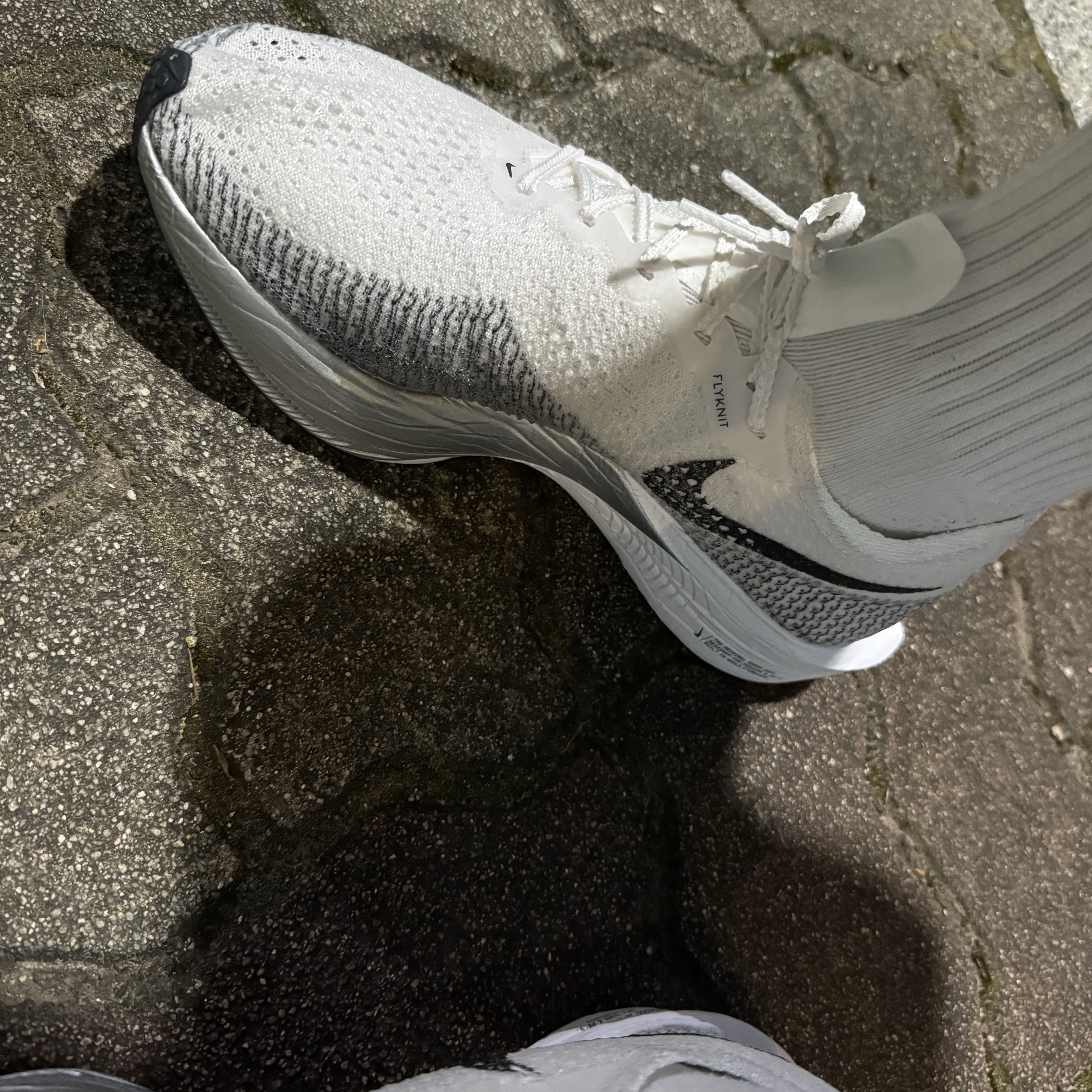 Nike ZoomX Vaporfly Next% 3 White Grey 착용 스타일