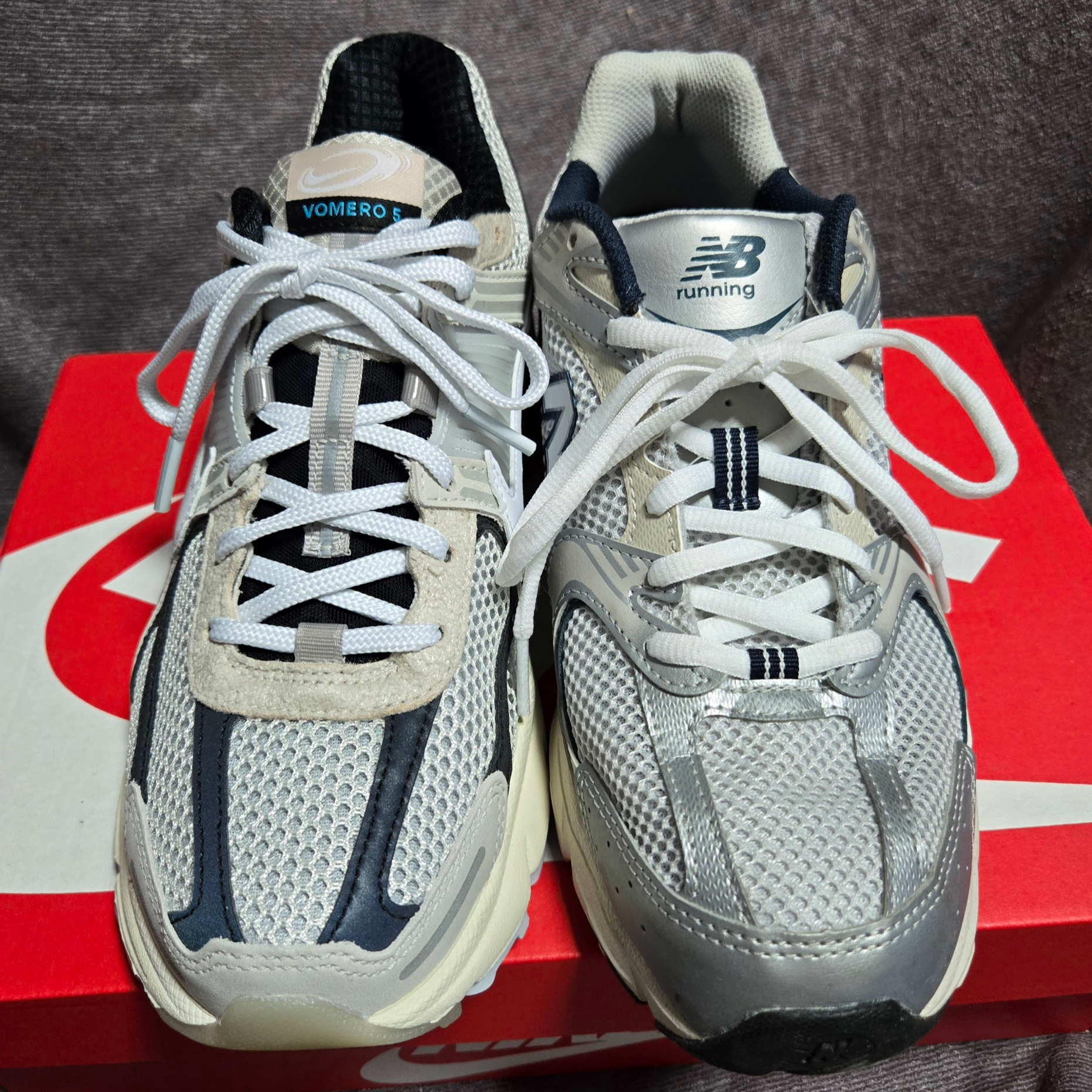 Nike Zoom Vomero 5 Light Bone and Black, New Balance 530 Steel Grey 착용 스타일 - 3
