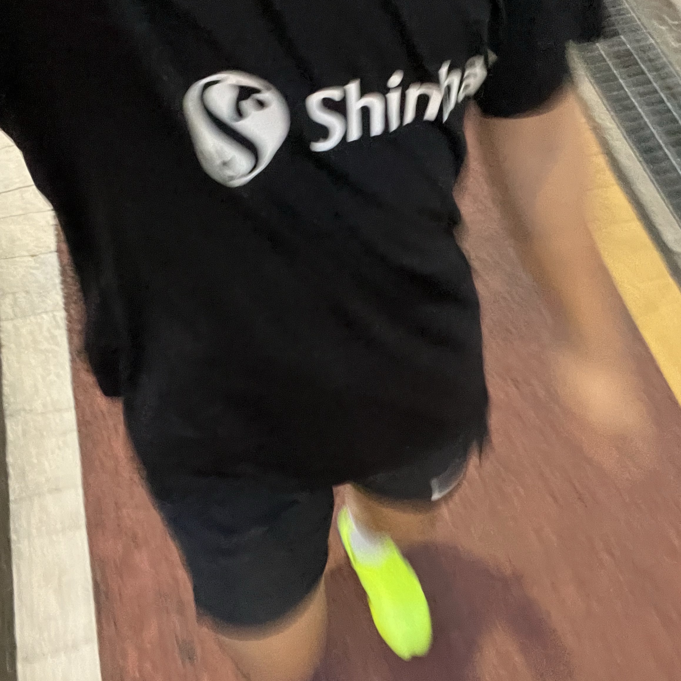 Nike ZoomX Vaporfly Next% 3 Volt Scream Green 착용 스타일 - 4