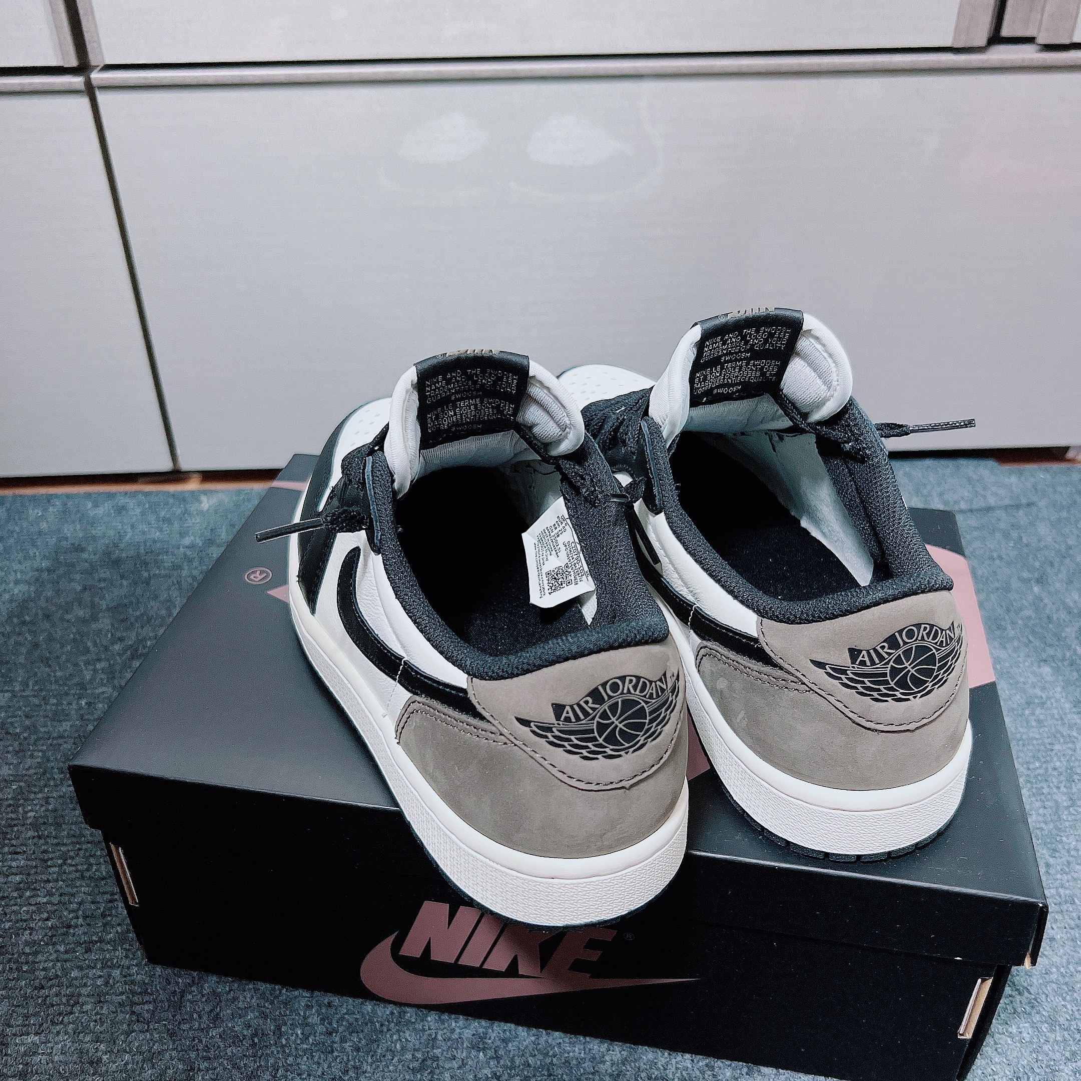 Jordan 1 Retro Low OG Mocha 착용 스타일 - 3