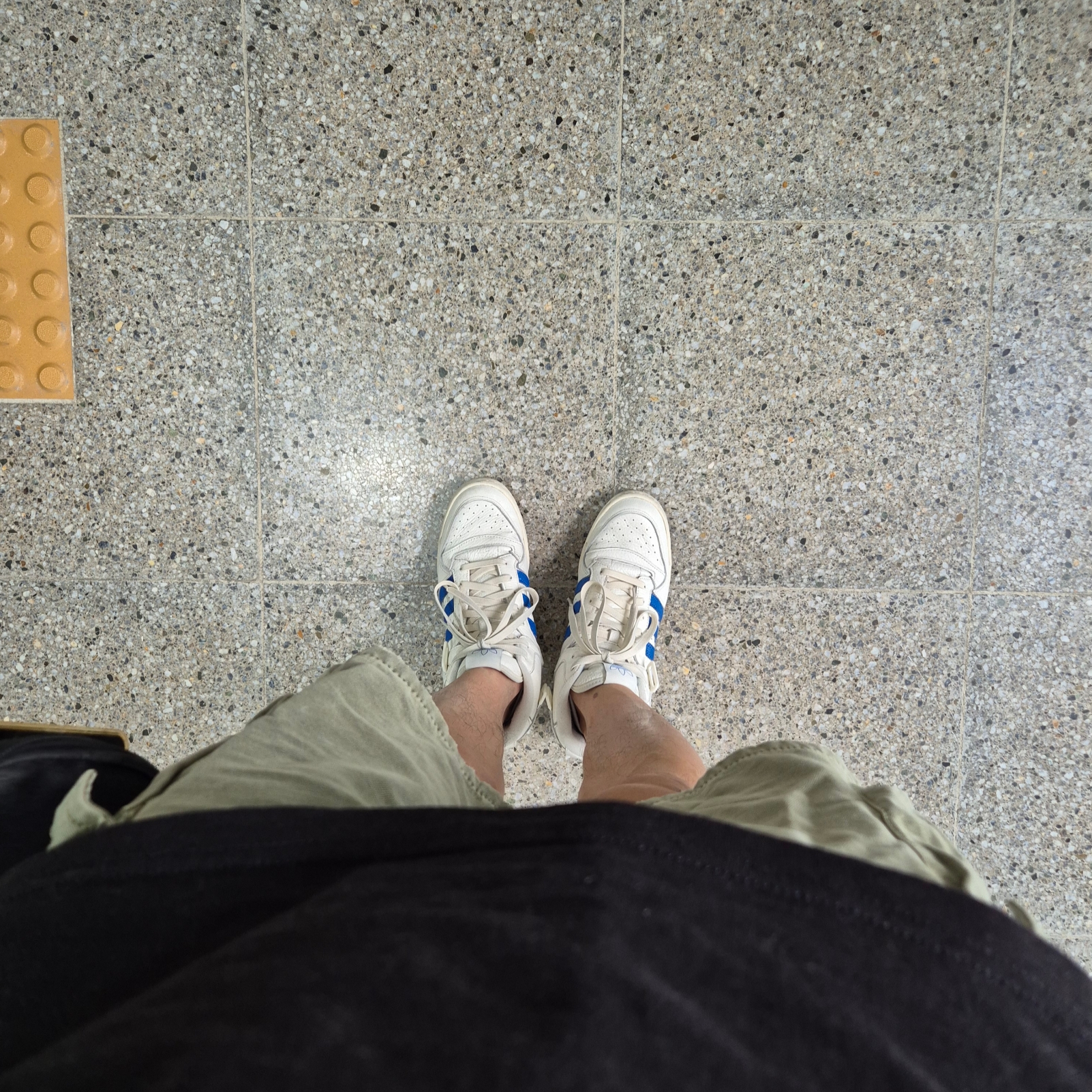 Adidas OG Forum 84 High Blue Thread 착용 스타일 - 2
