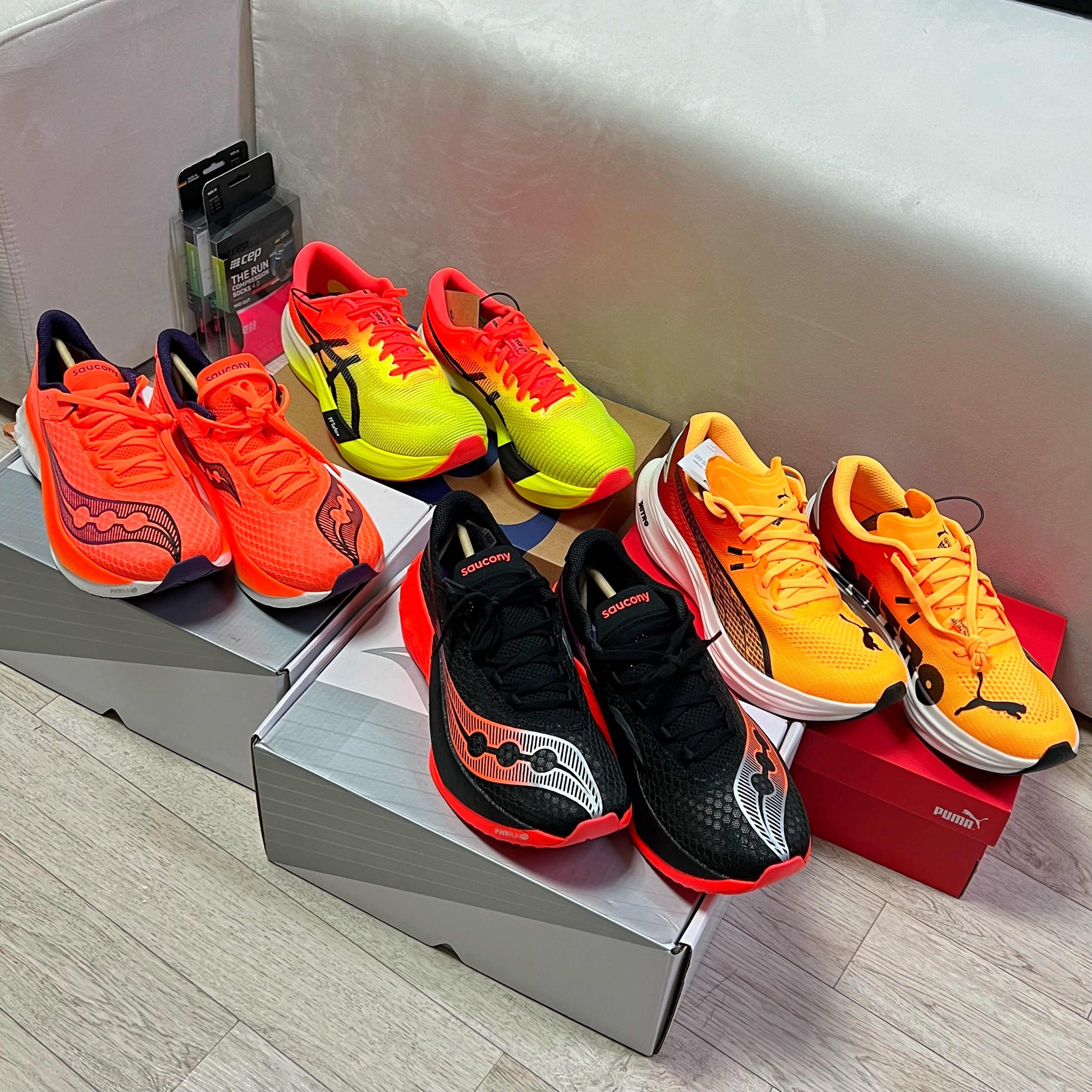 Puma Deviate Nitro 3 Fade Sun Stream Sunset Glow, Asics Metaspeed Sky Paris Safety Yellow Black 착용 스타일