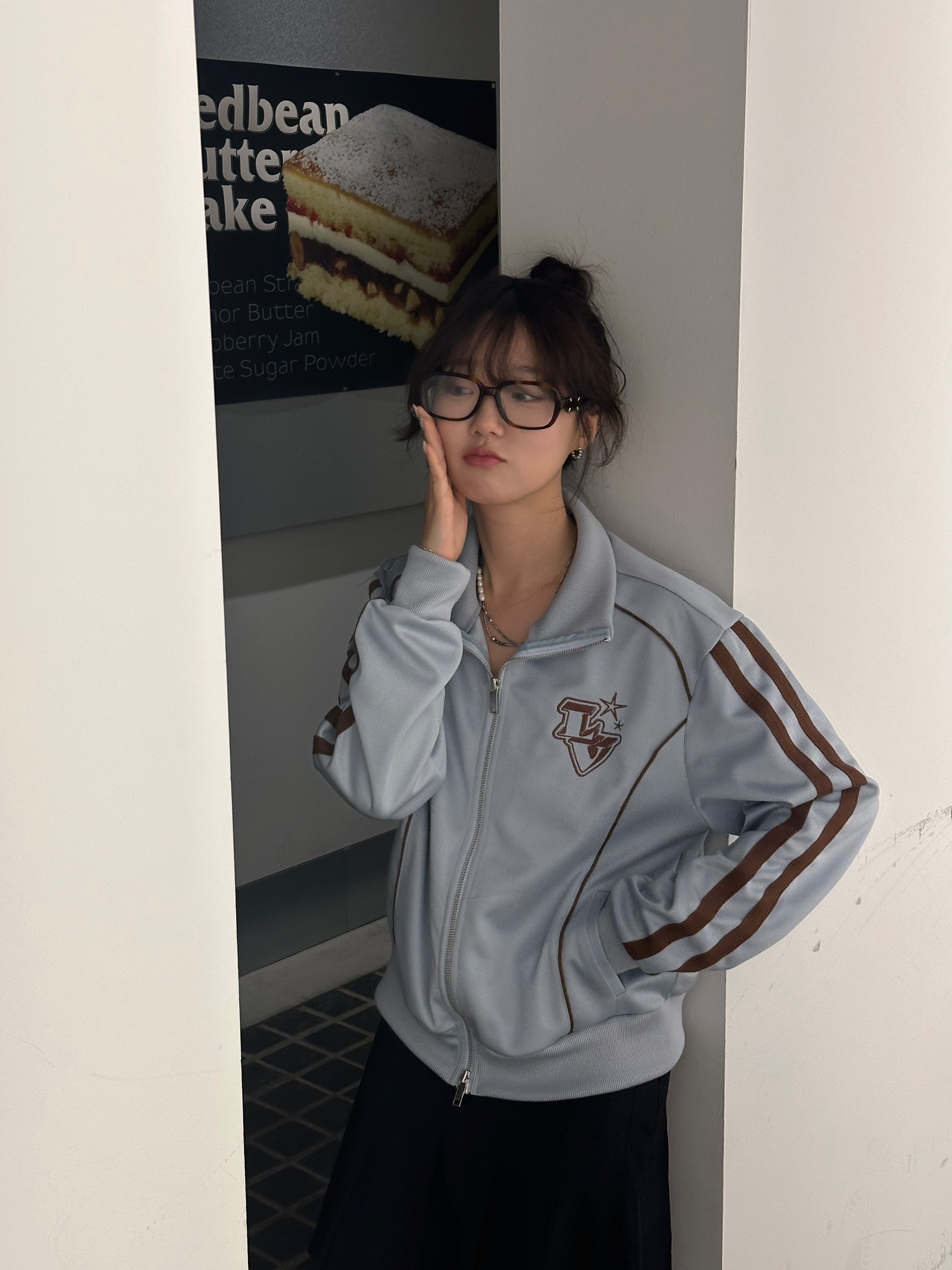 Gentle Monster x Maison Margiela MM114 Tortoiseshell Clear, Nike x Jacquemus J Force 1 Low LX SP White 착용 스타일 - 1