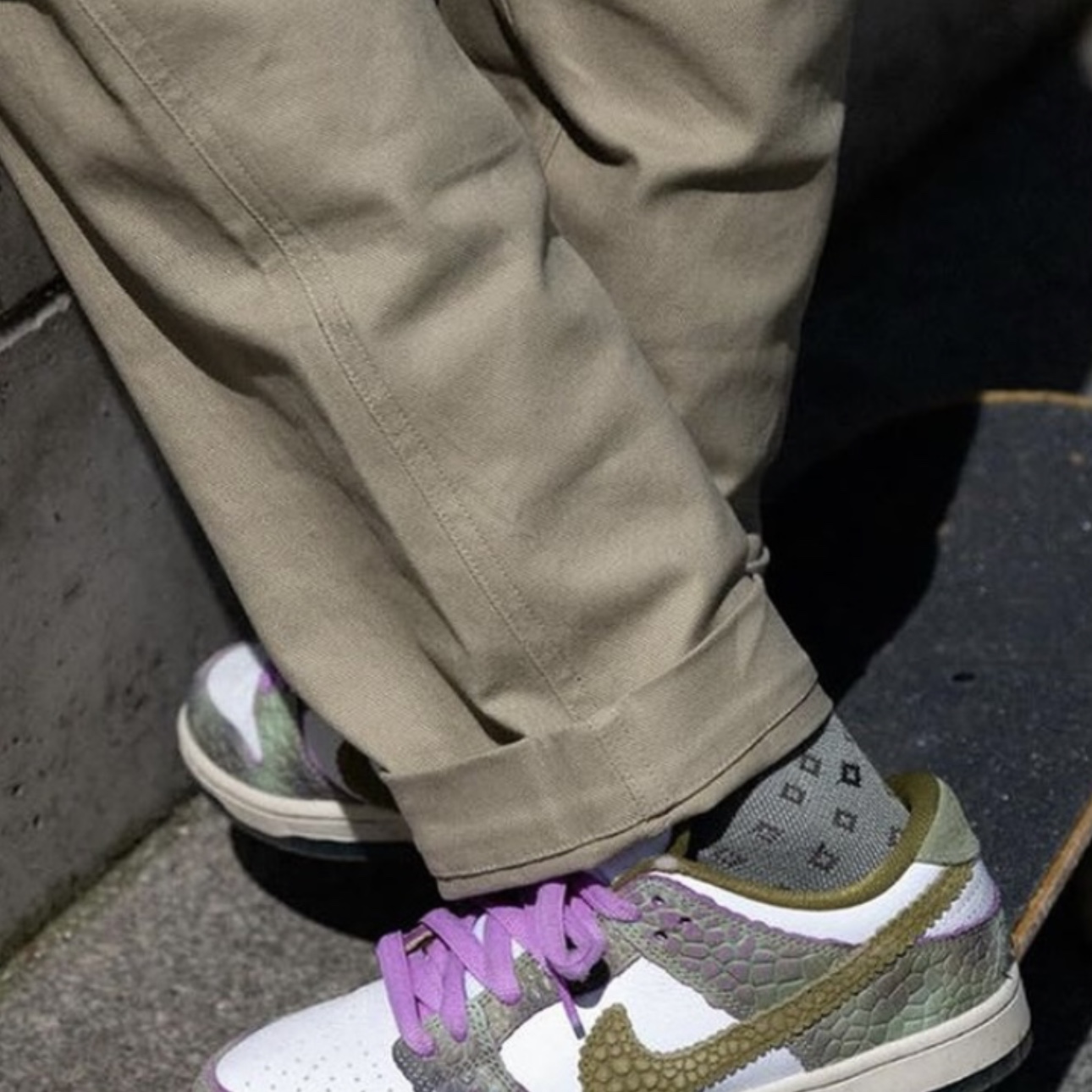 Nike x Alexis Sablone SB Dunk Low Pro White and Pacific Moss 착용 스타일