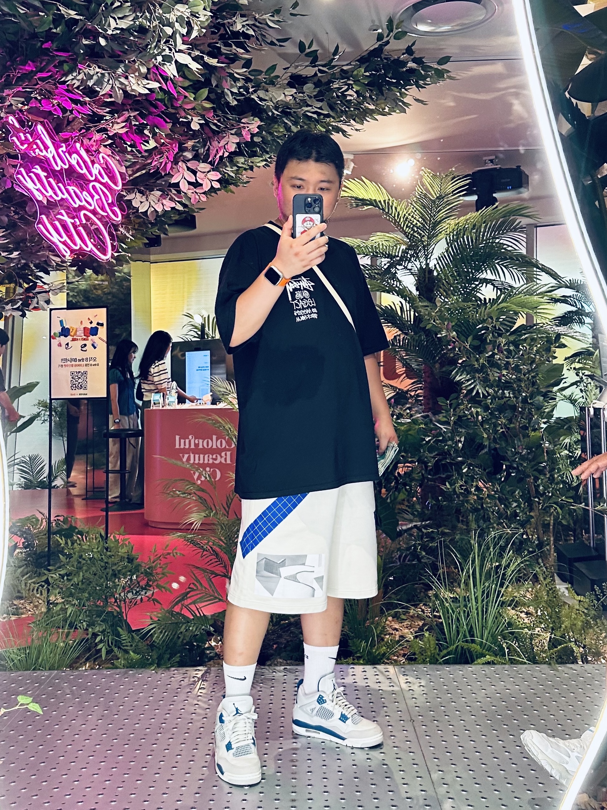 Jordan 4 Retro Industrial Blue, Stussy x Our Legacy Surfman Pigment Dyed T-Shirt Black 착용 스타일